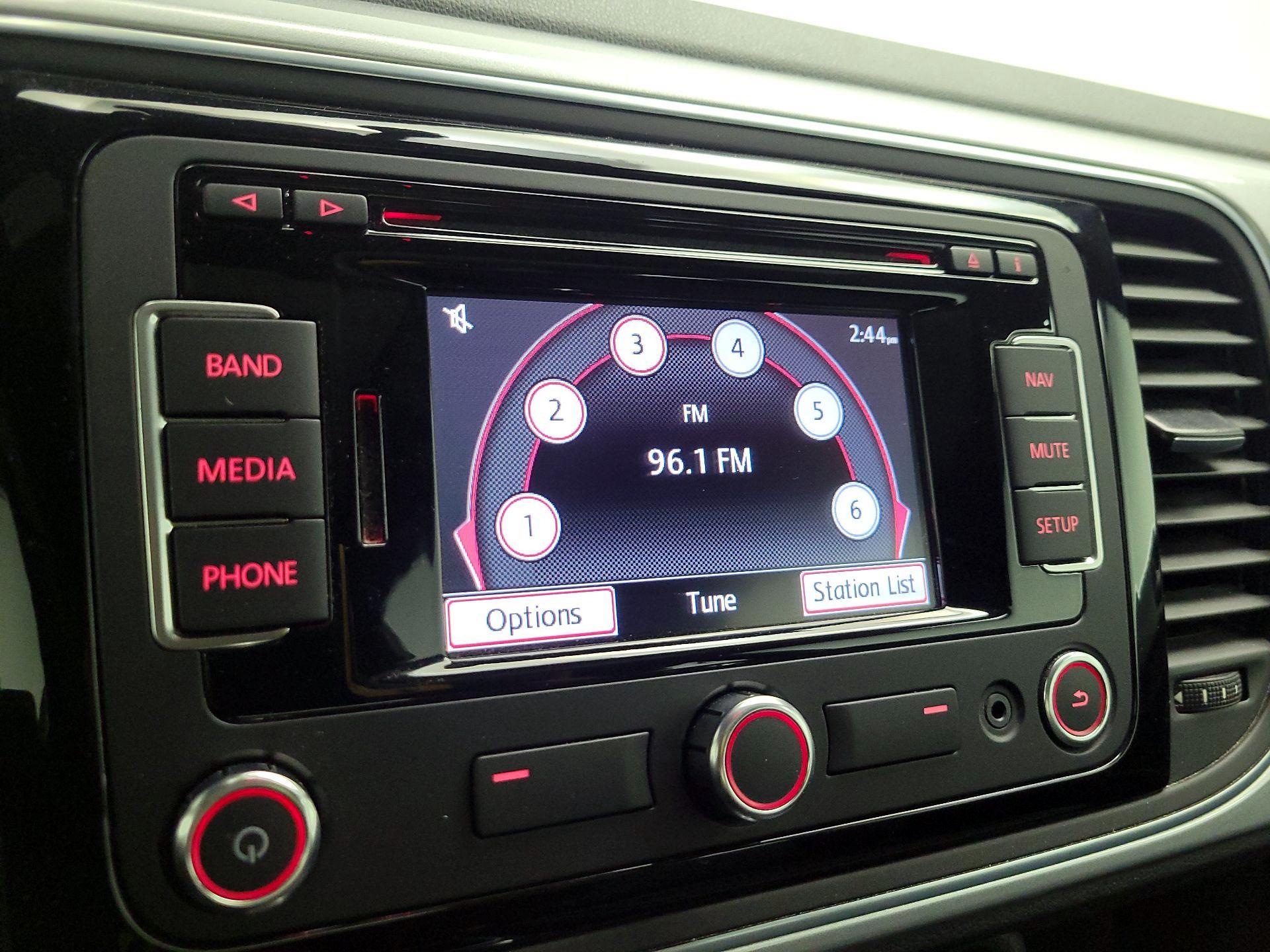 Thumbnail: 2014 Volkswagen Beetle - 13
