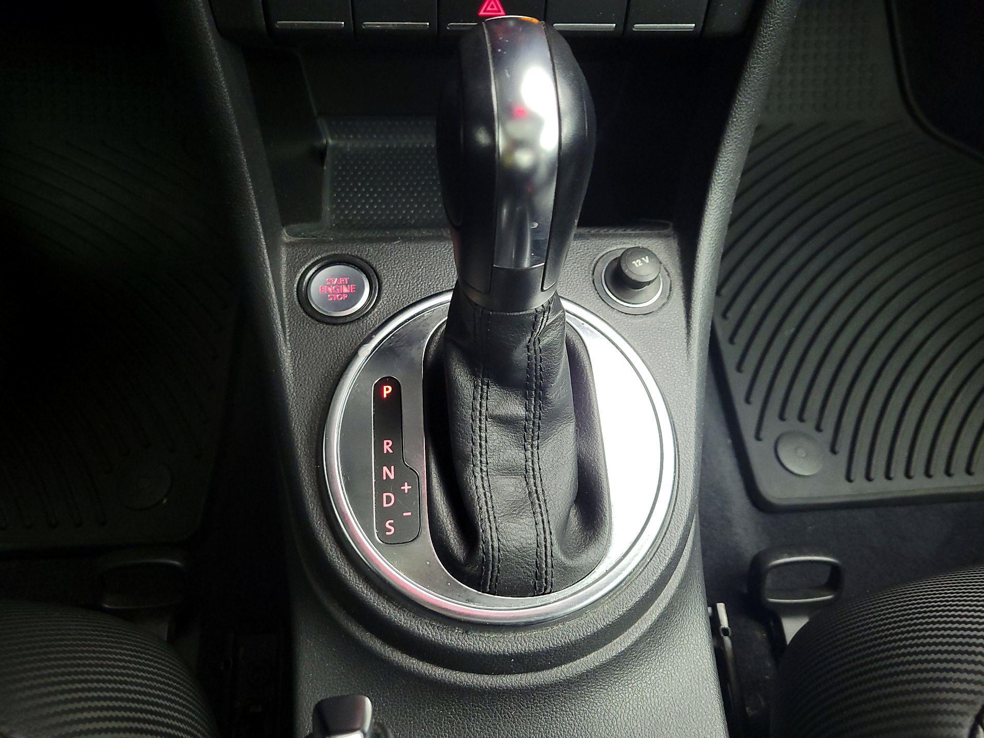 Thumbnail: 2014 Volkswagen Beetle - 15