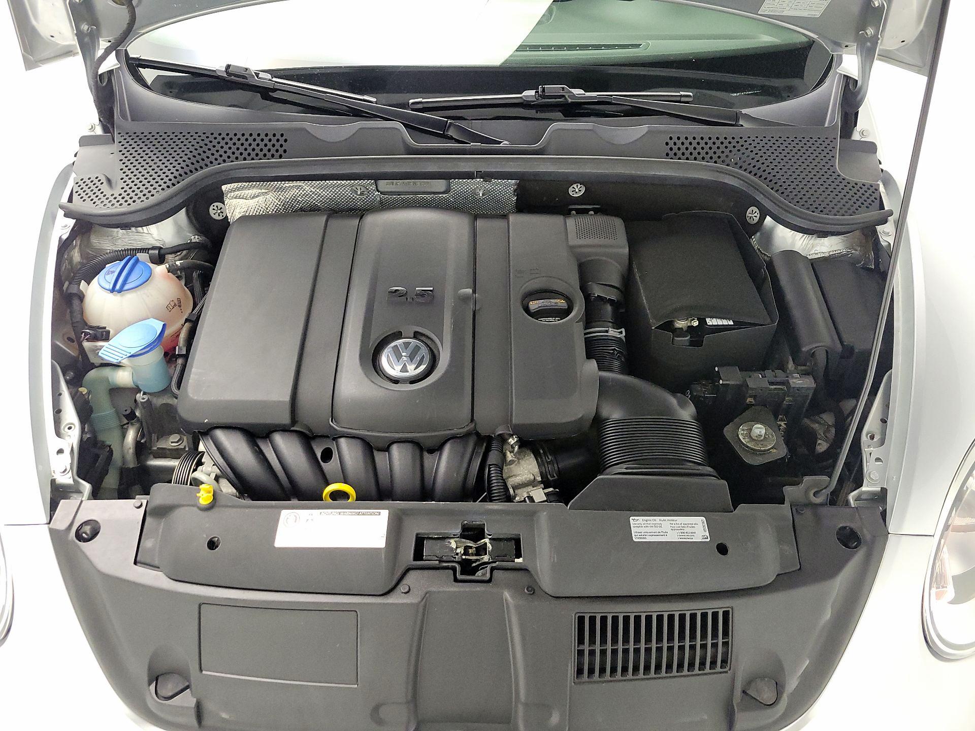 Thumbnail: 2014 Volkswagen Beetle - 17