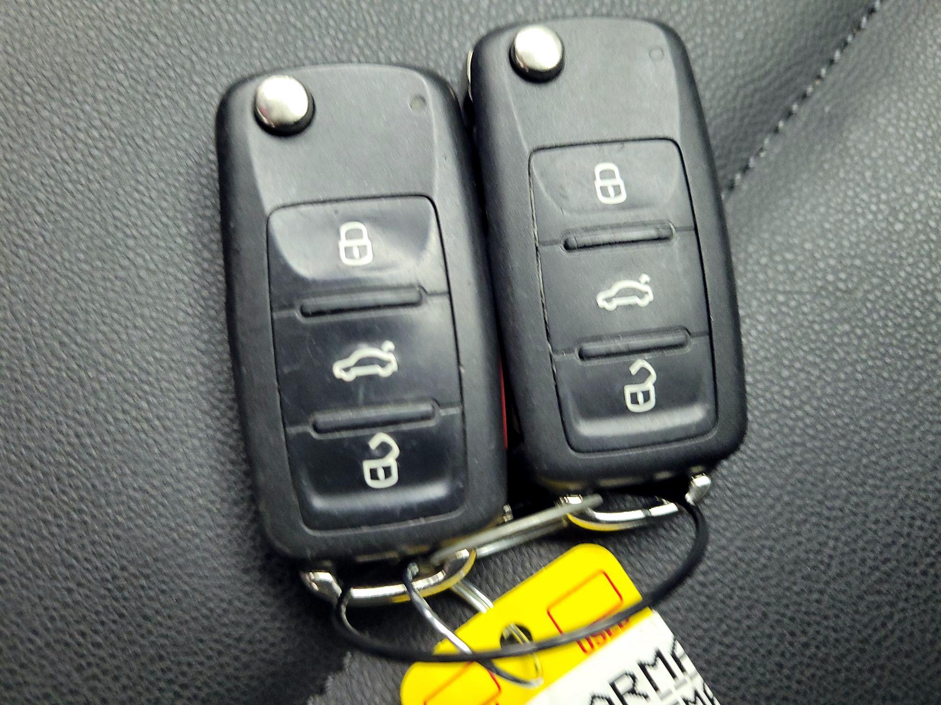 Thumbnail: 2014 Volkswagen Beetle - 18