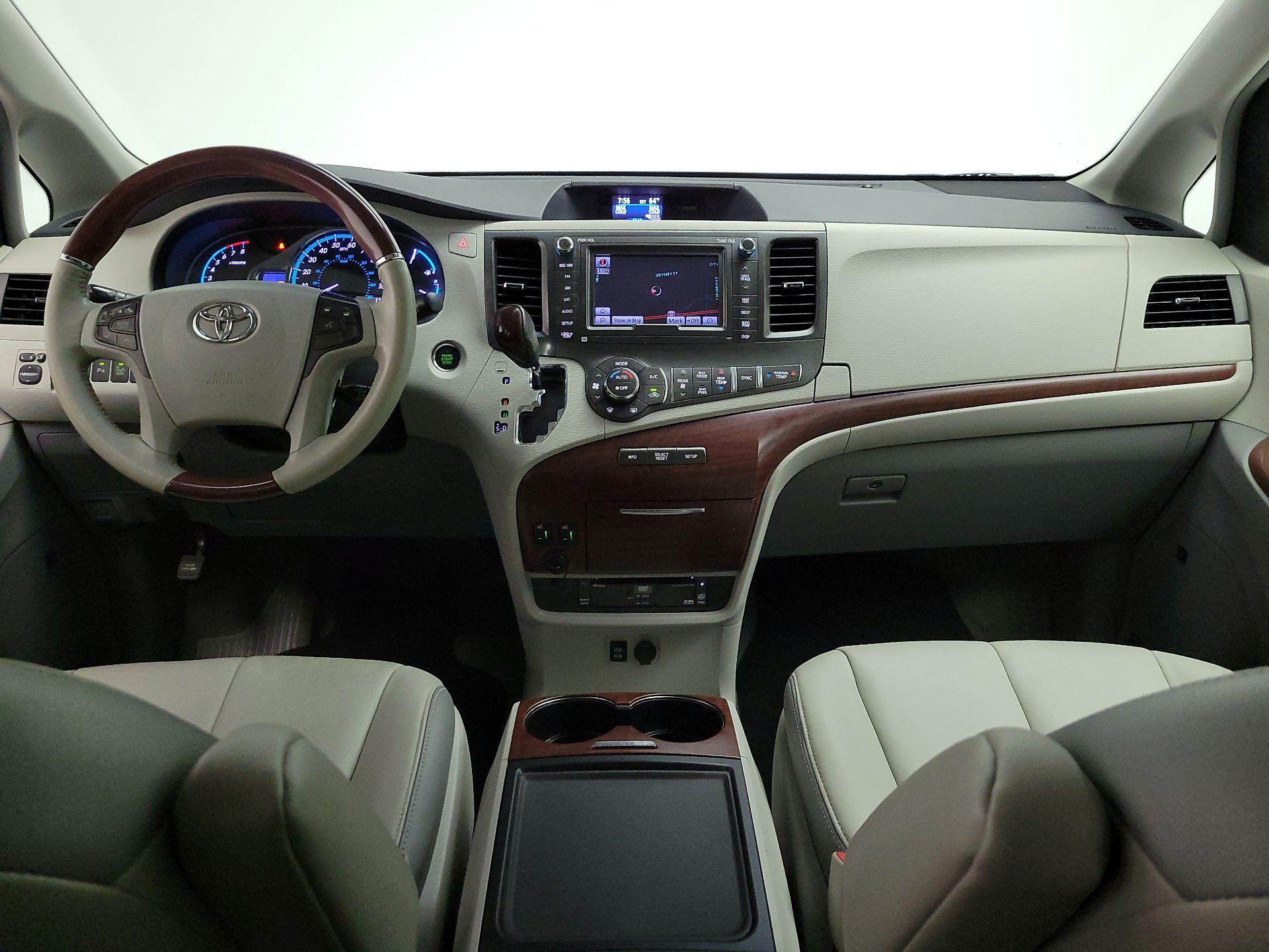Thumbnail: 2014 Toyota Sienna - 9