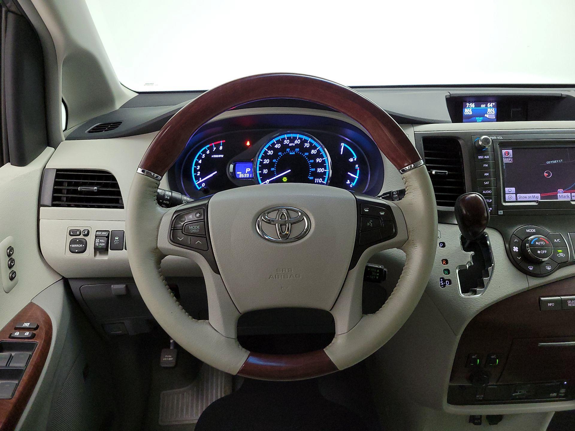 Thumbnail: 2014 Toyota Sienna - 10