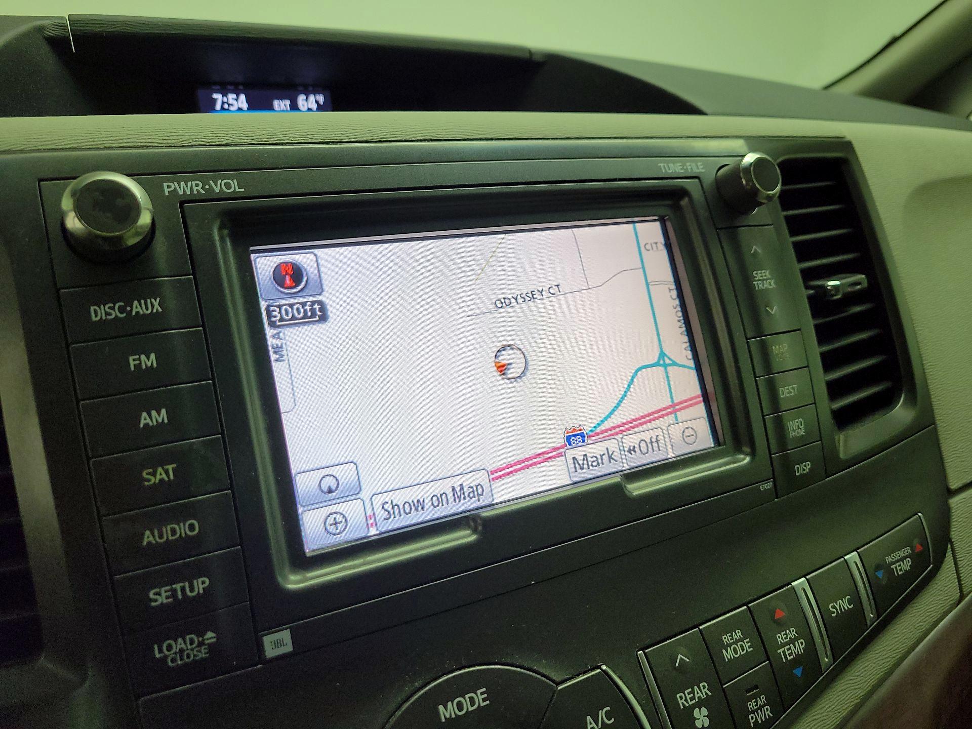 Thumbnail: 2014 Toyota Sienna - 14