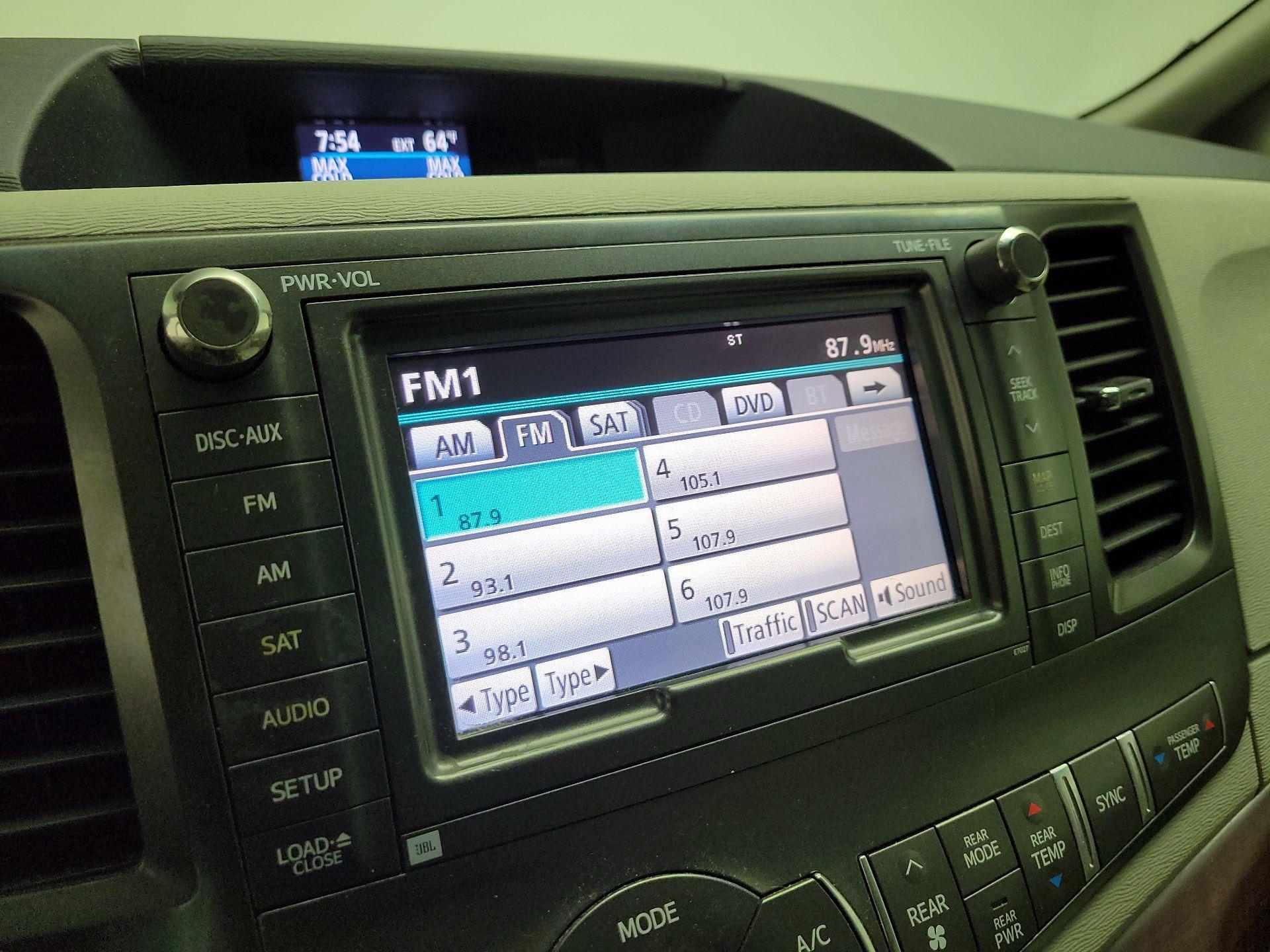 Thumbnail: 2014 Toyota Sienna - 16