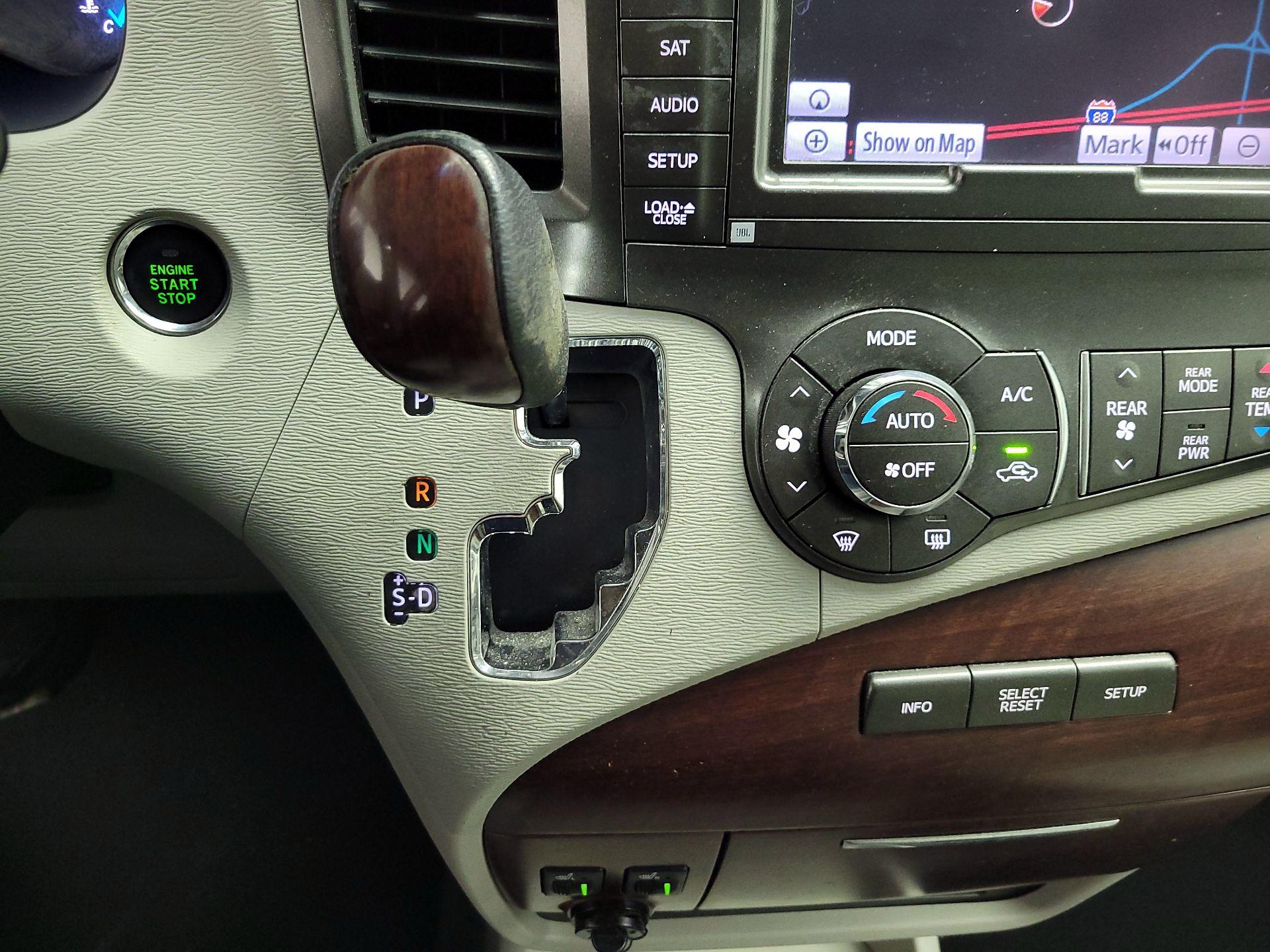 Thumbnail: 2014 Toyota Sienna - 18