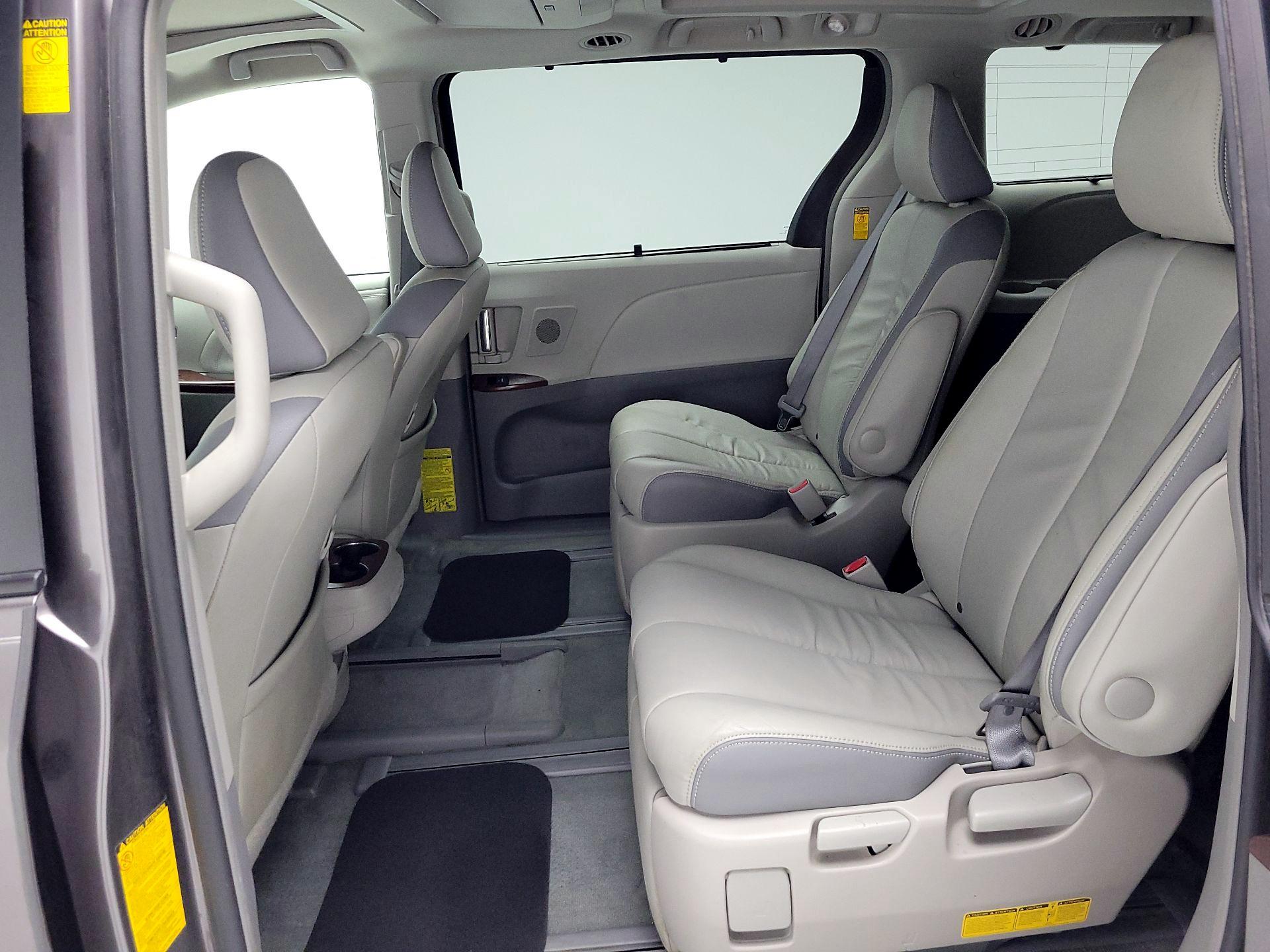 Thumbnail: 2014 Toyota Sienna - 20