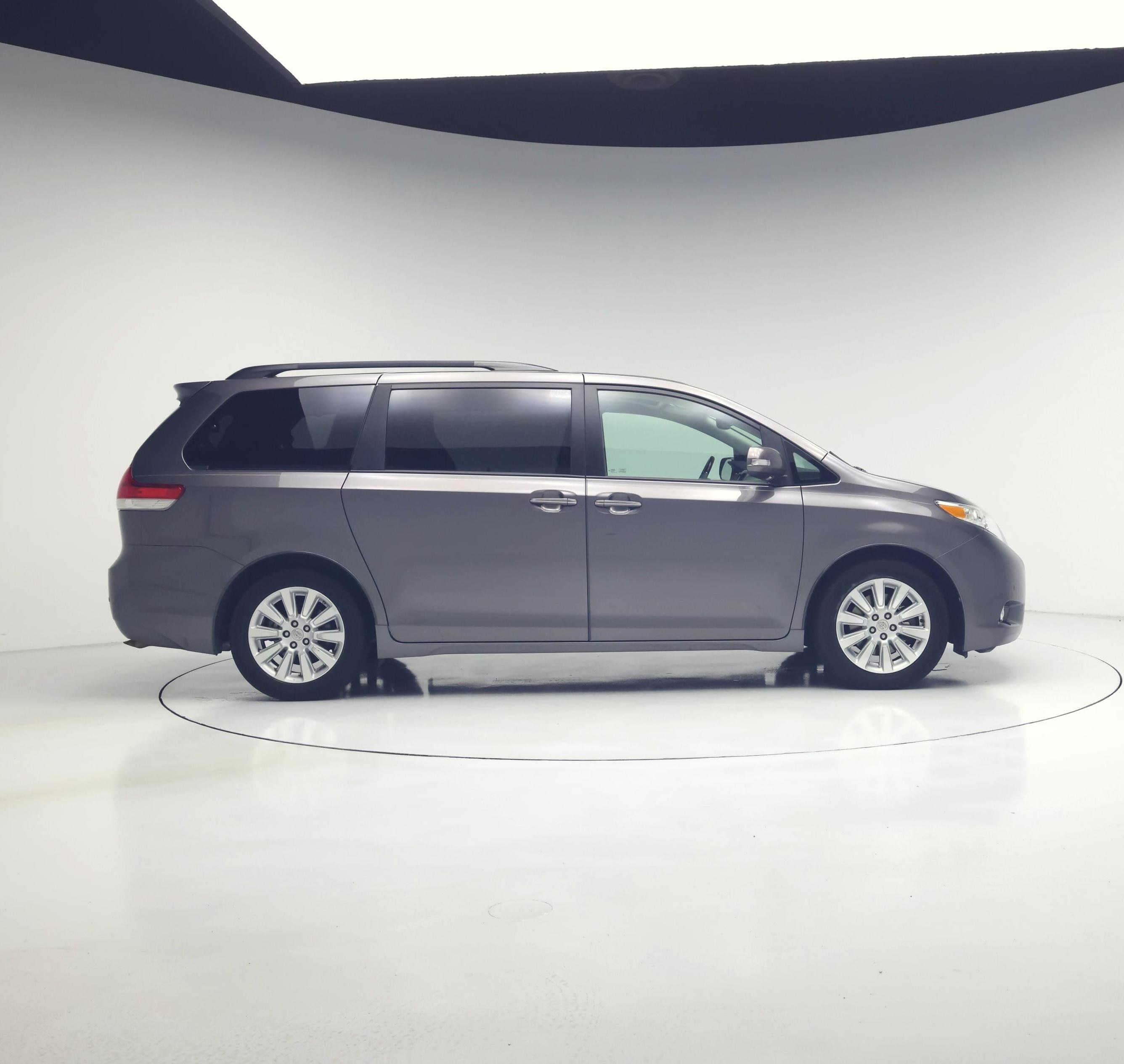Thumbnail: 2014 Toyota Sienna - 7