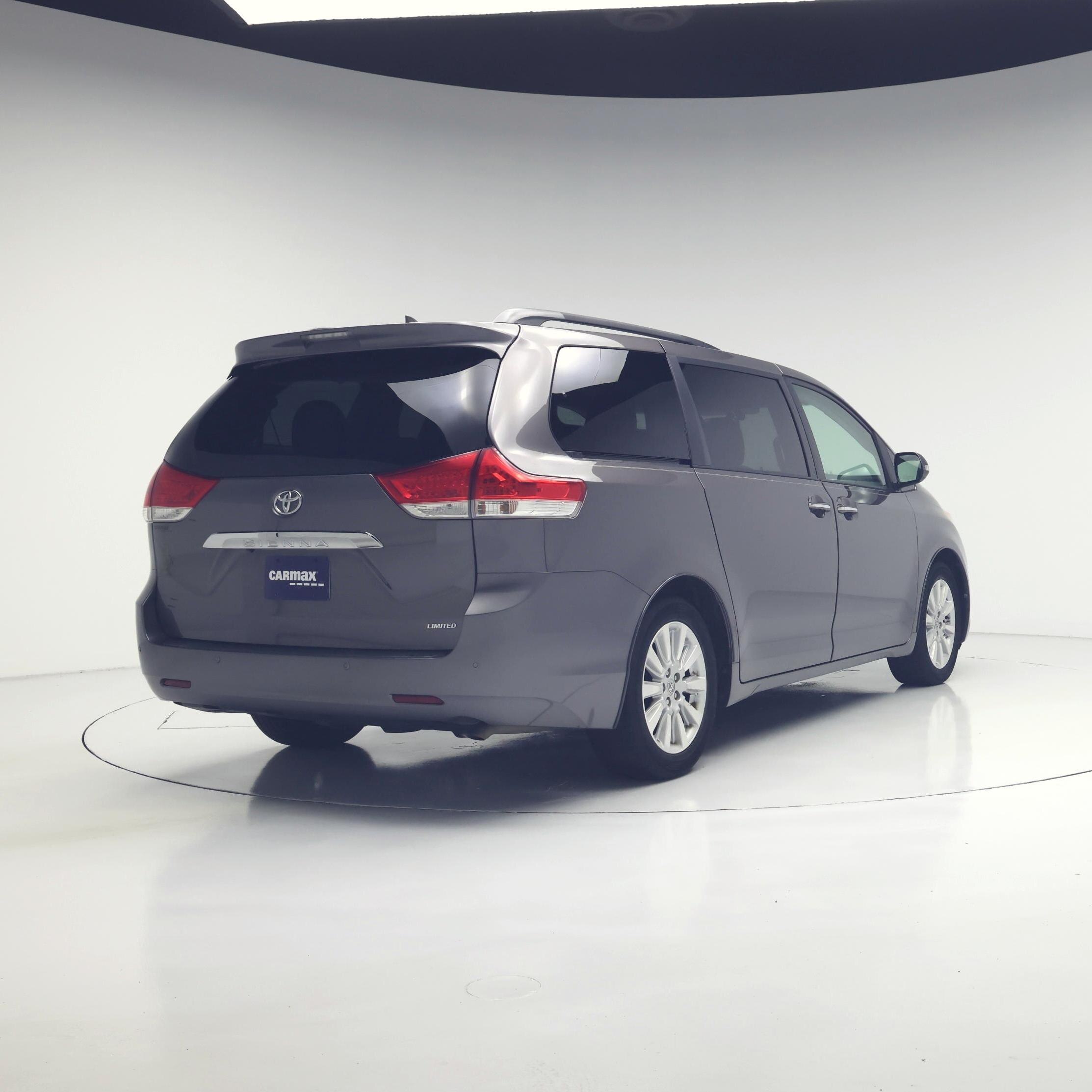 Thumbnail: 2014 Toyota Sienna - 8