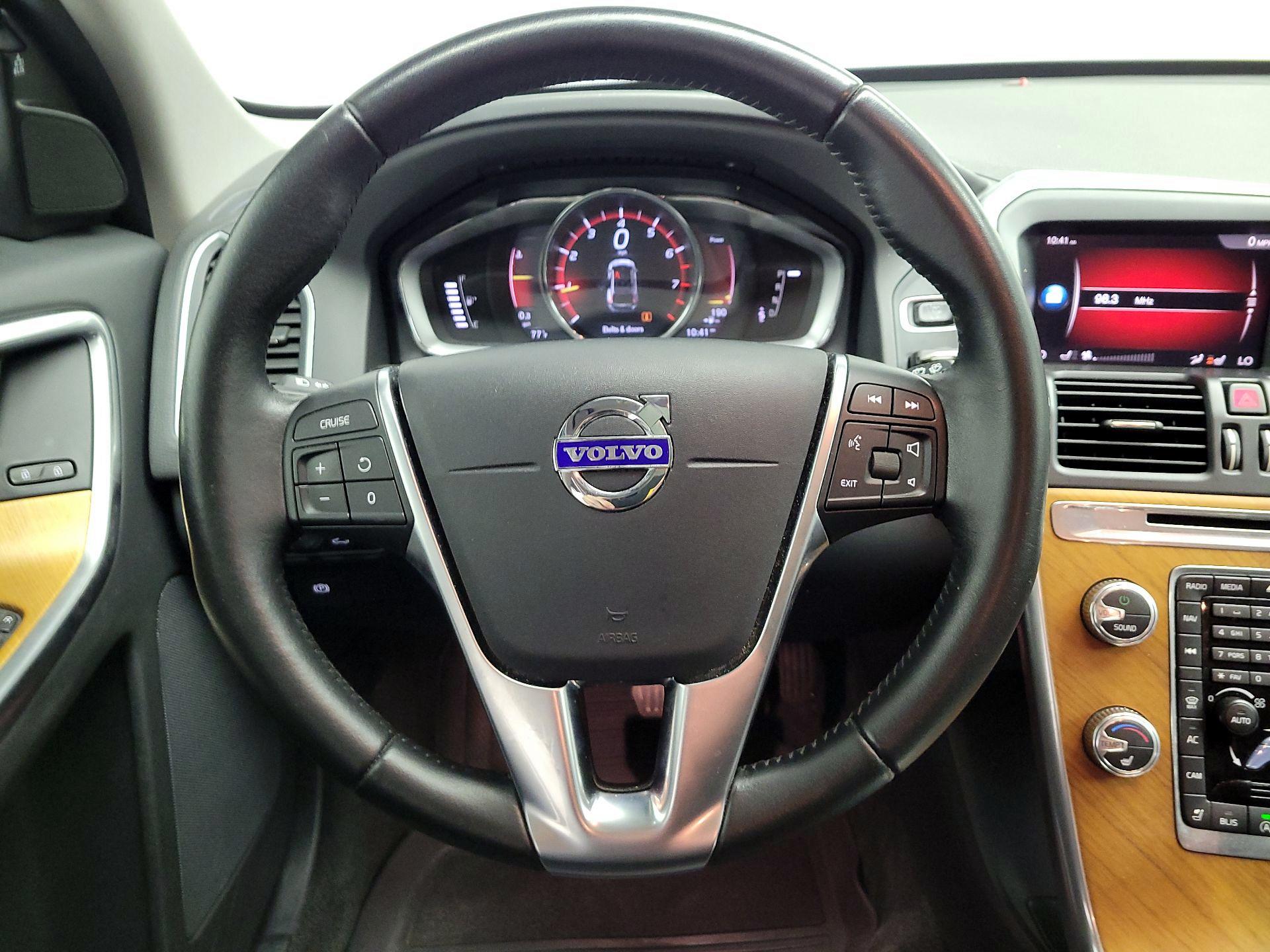 Thumbnail: 2017 Volvo XC60 - 10