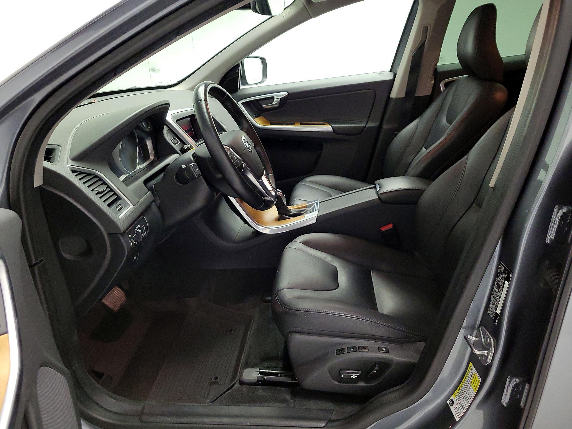 Thumbnail: 2017 Volvo XC60 - 11