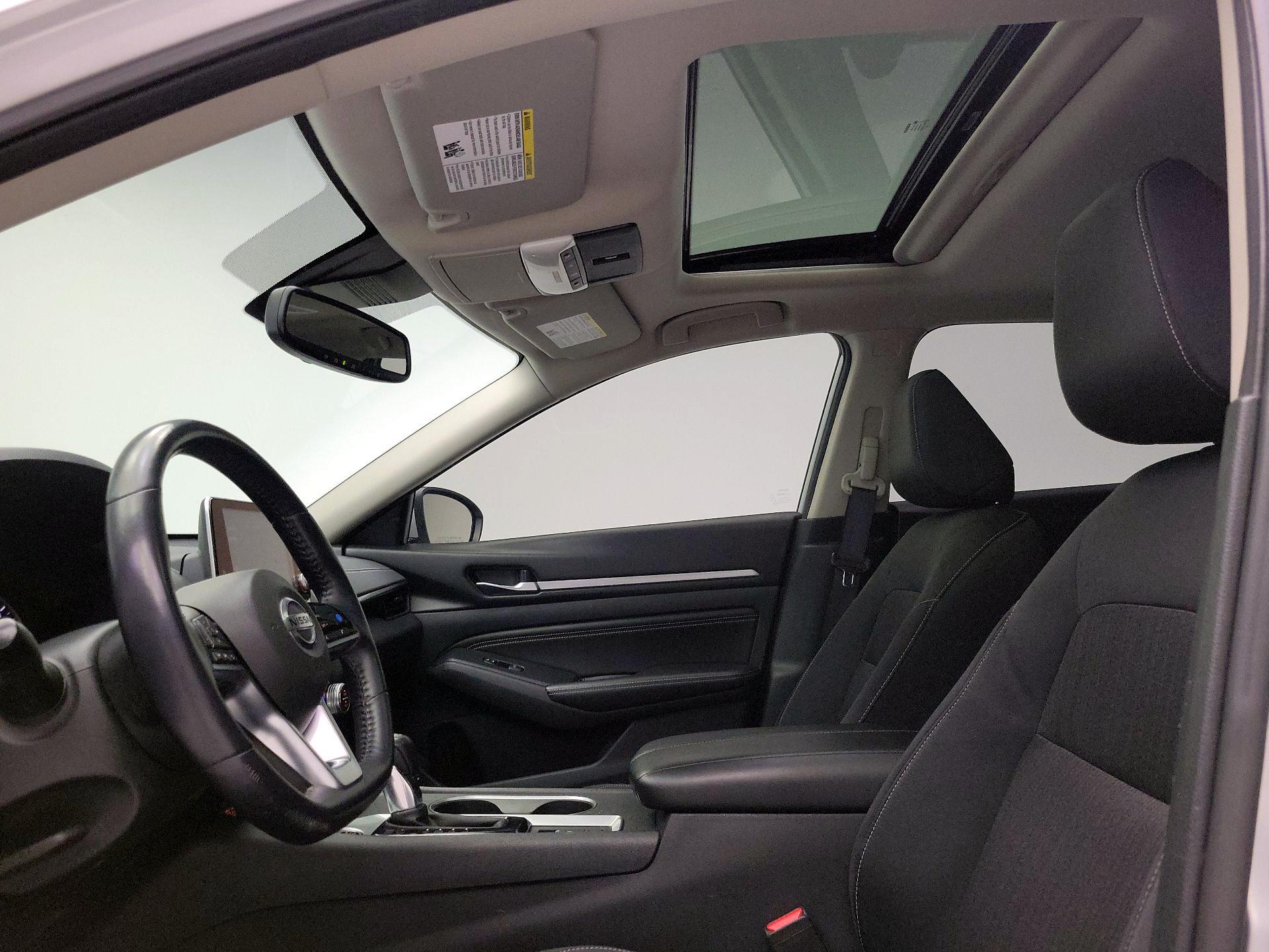 Thumbnail: 2019 Nissan Altima - 17