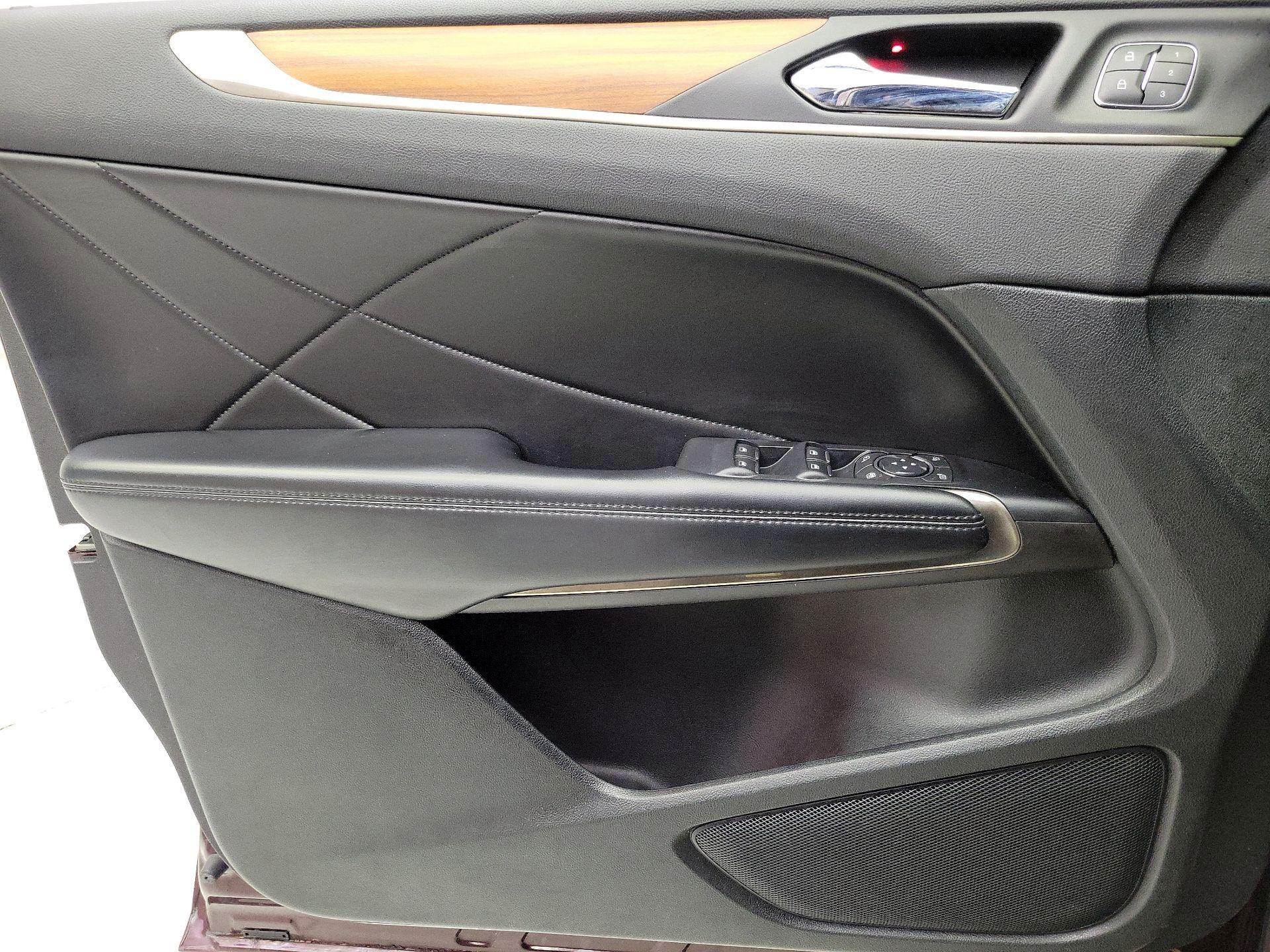Thumbnail: 2016 Lincoln MKC - 12