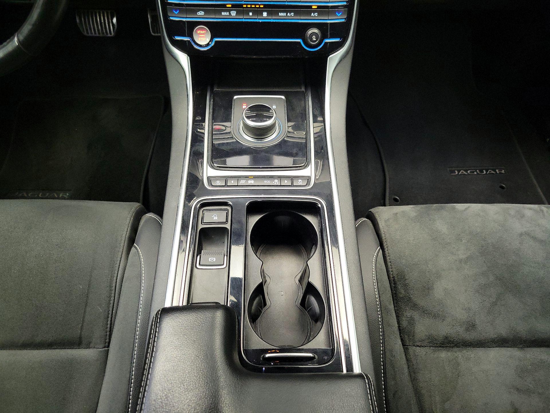 Thumbnail: 2018 Jaguar XE - 18