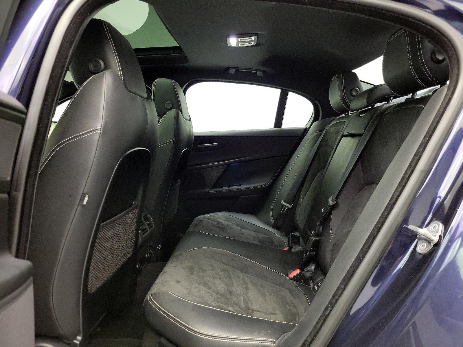 2018 Jaguar XE S - Photo 22
