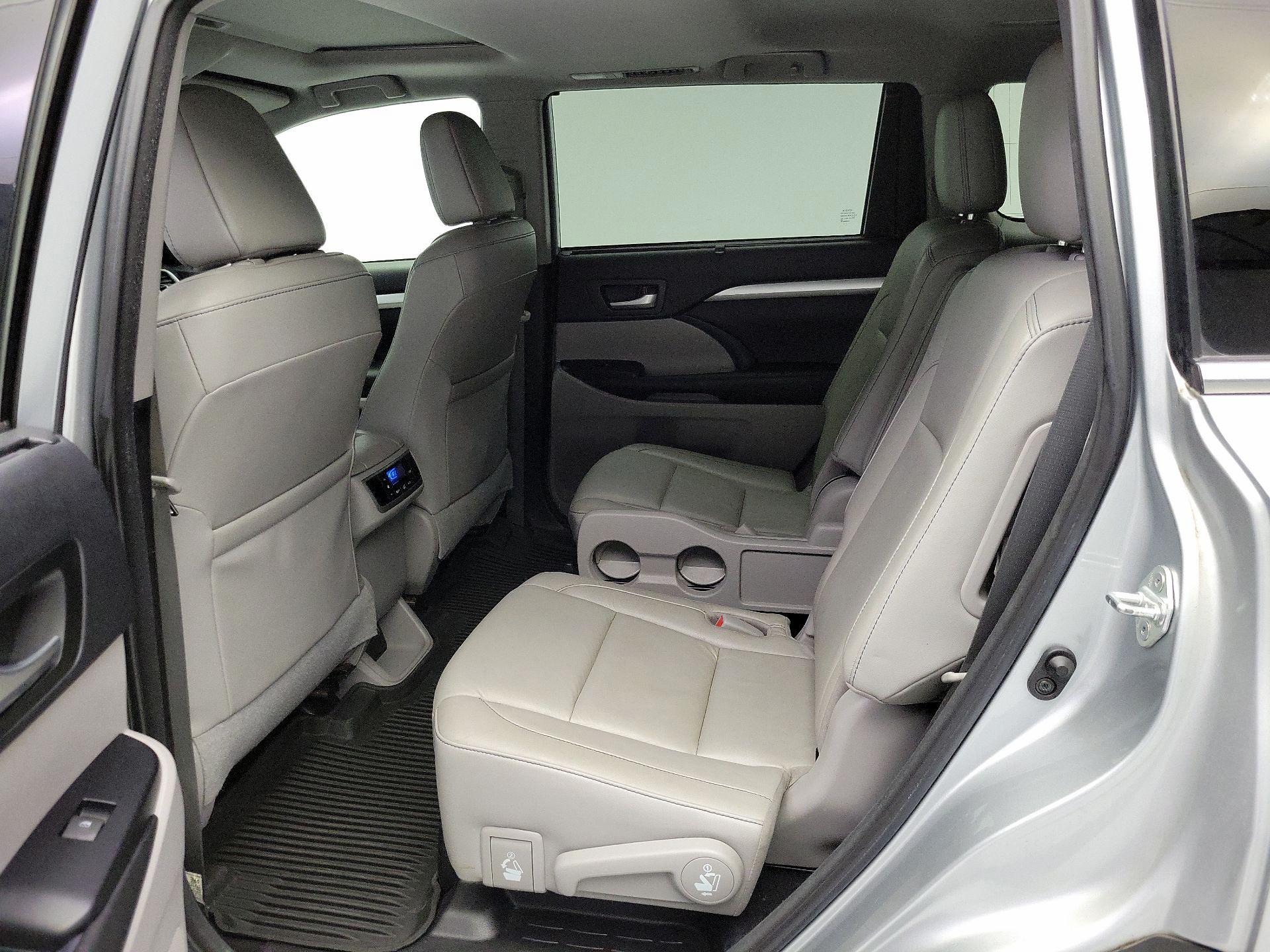 Thumbnail: 2018 Toyota Highlander - 20