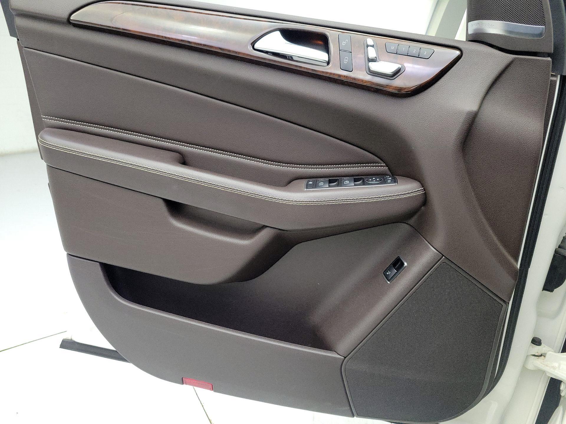 Thumbnail: 2016 Mercedes-Benz GLE - 12