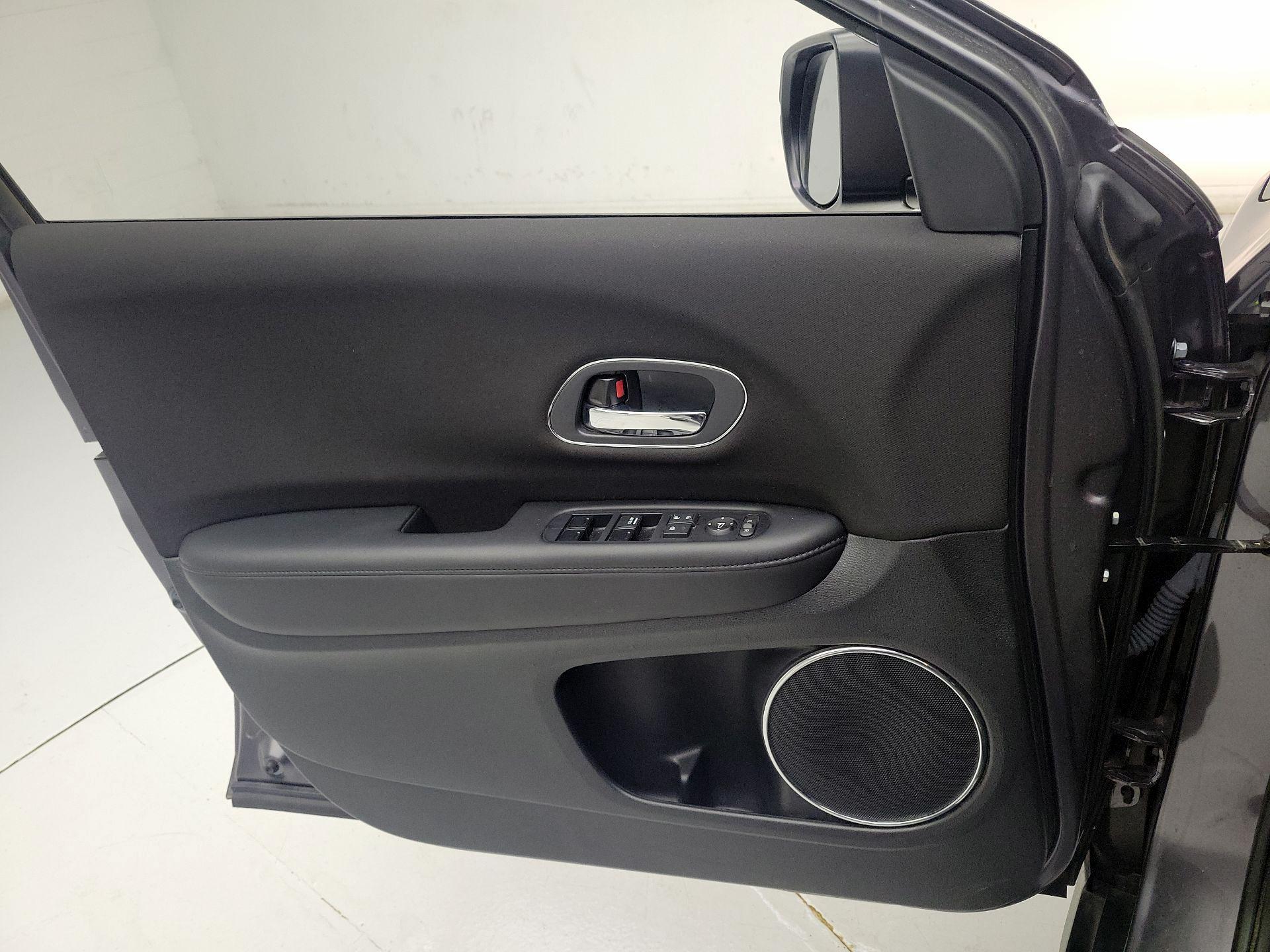 Thumbnail: 2017 Honda HR-V - 12