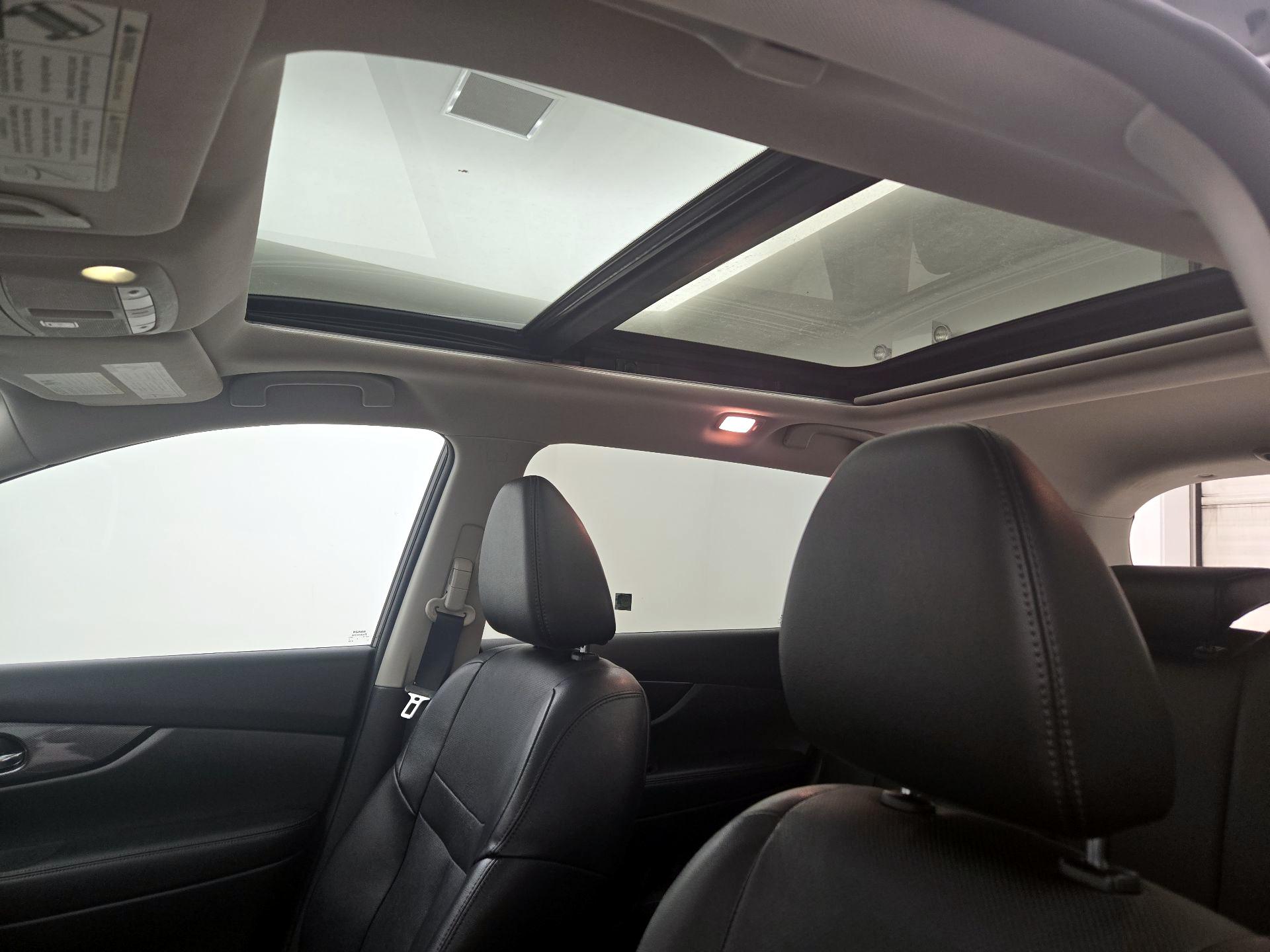 Thumbnail: 2016 Nissan Rogue - 18