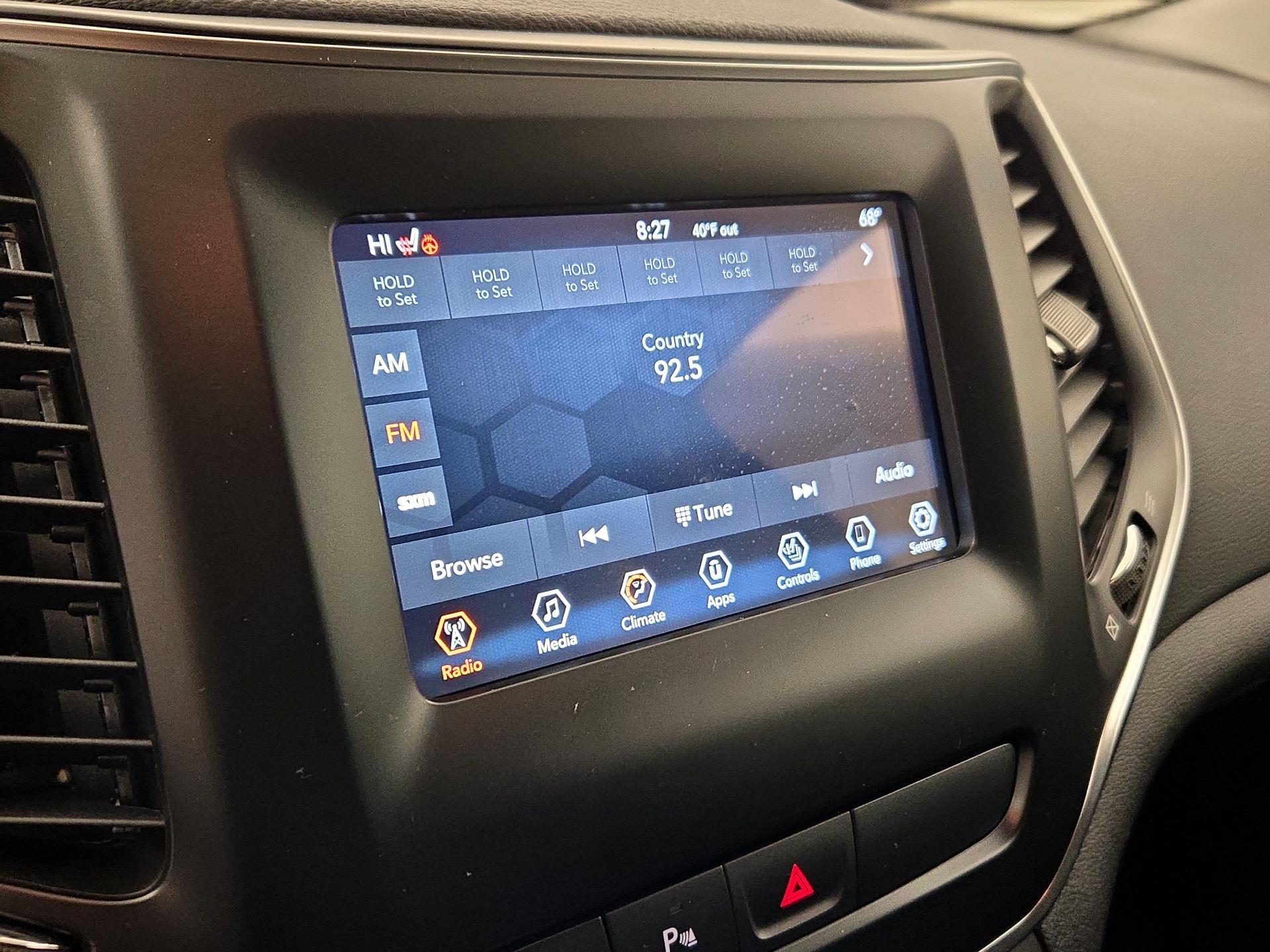 Thumbnail: 2019 Jeep Cherokee - 15