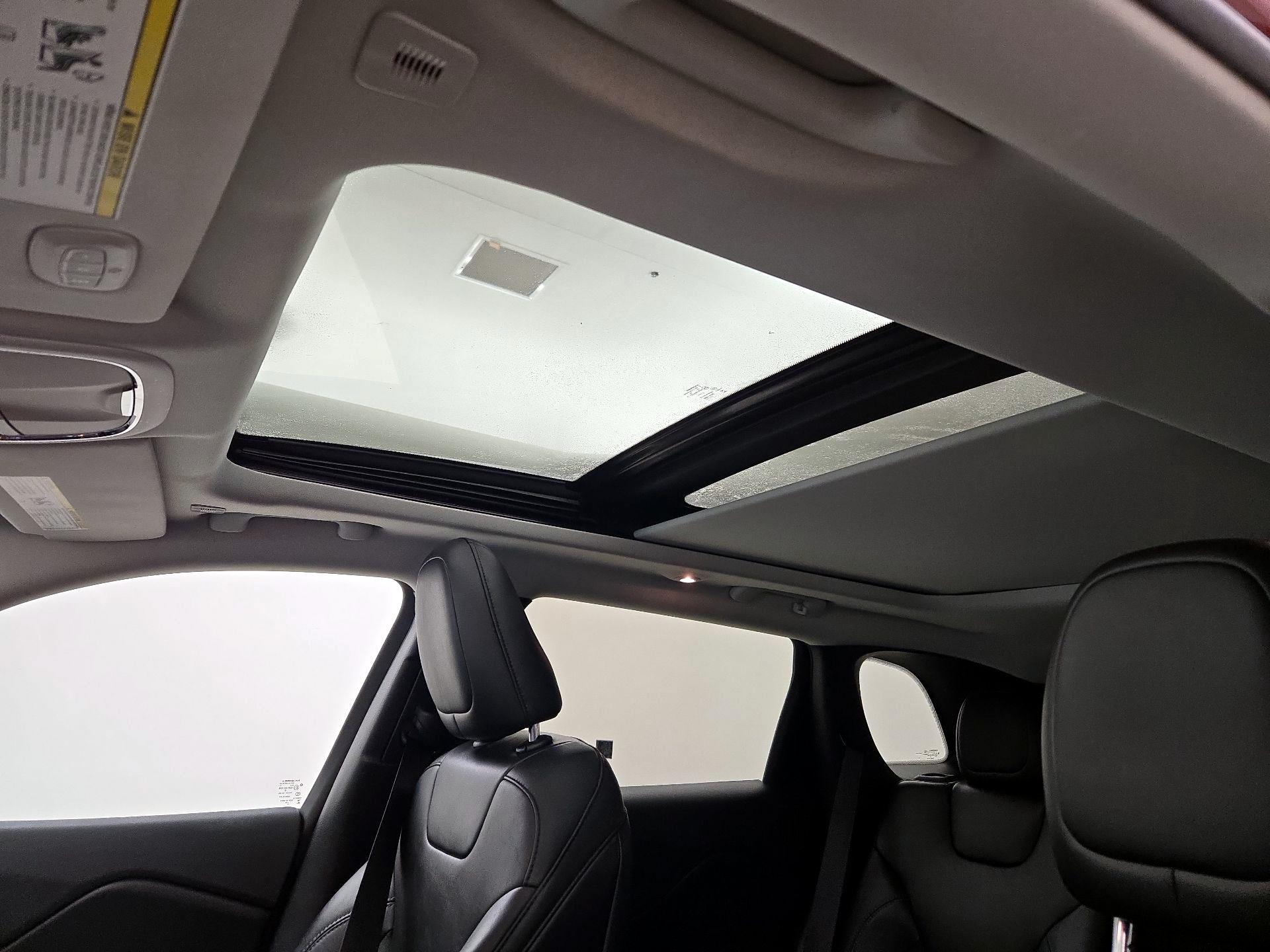 Thumbnail: 2019 Jeep Cherokee - 19