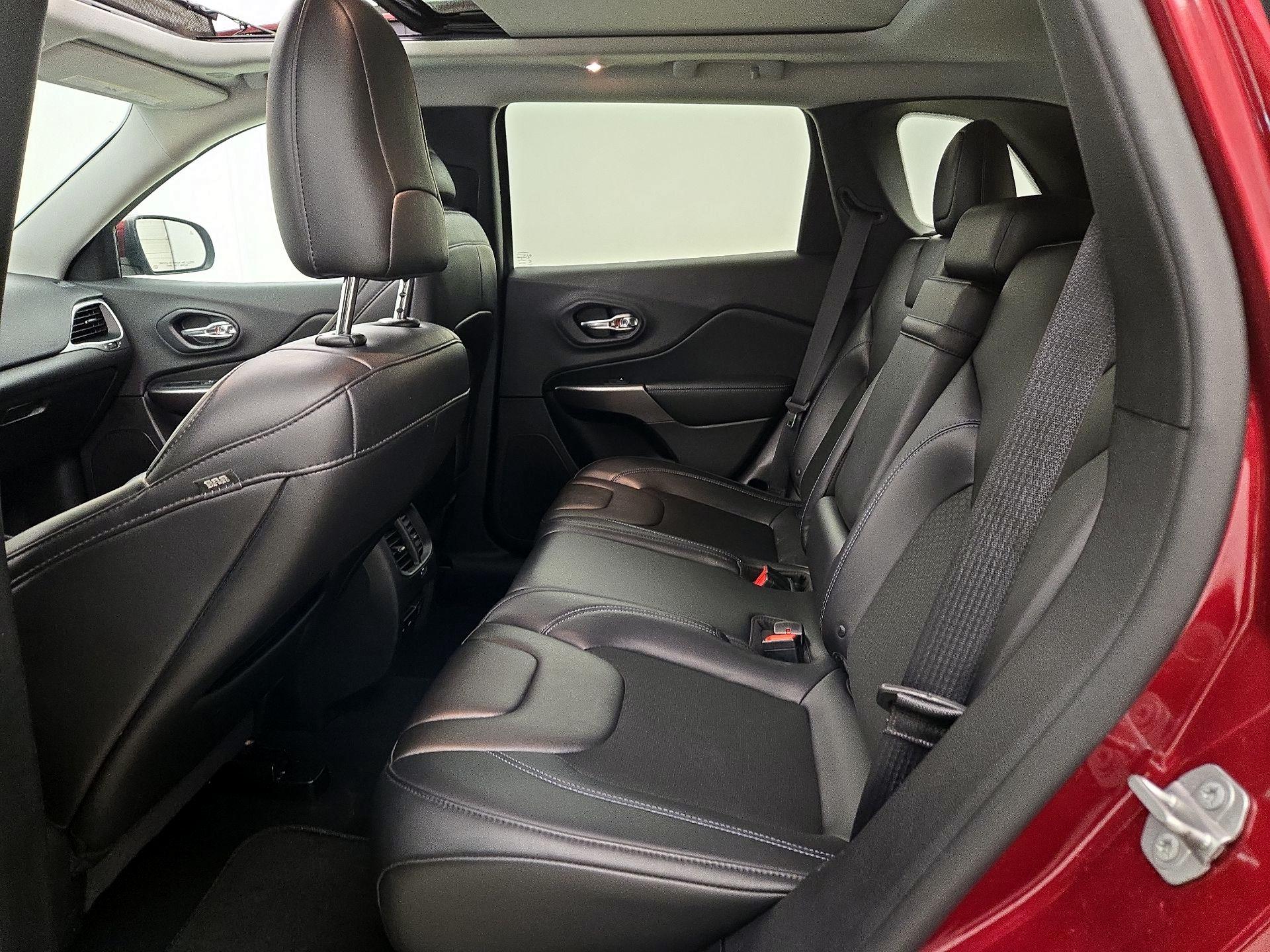 Thumbnail: 2019 Jeep Cherokee - 20