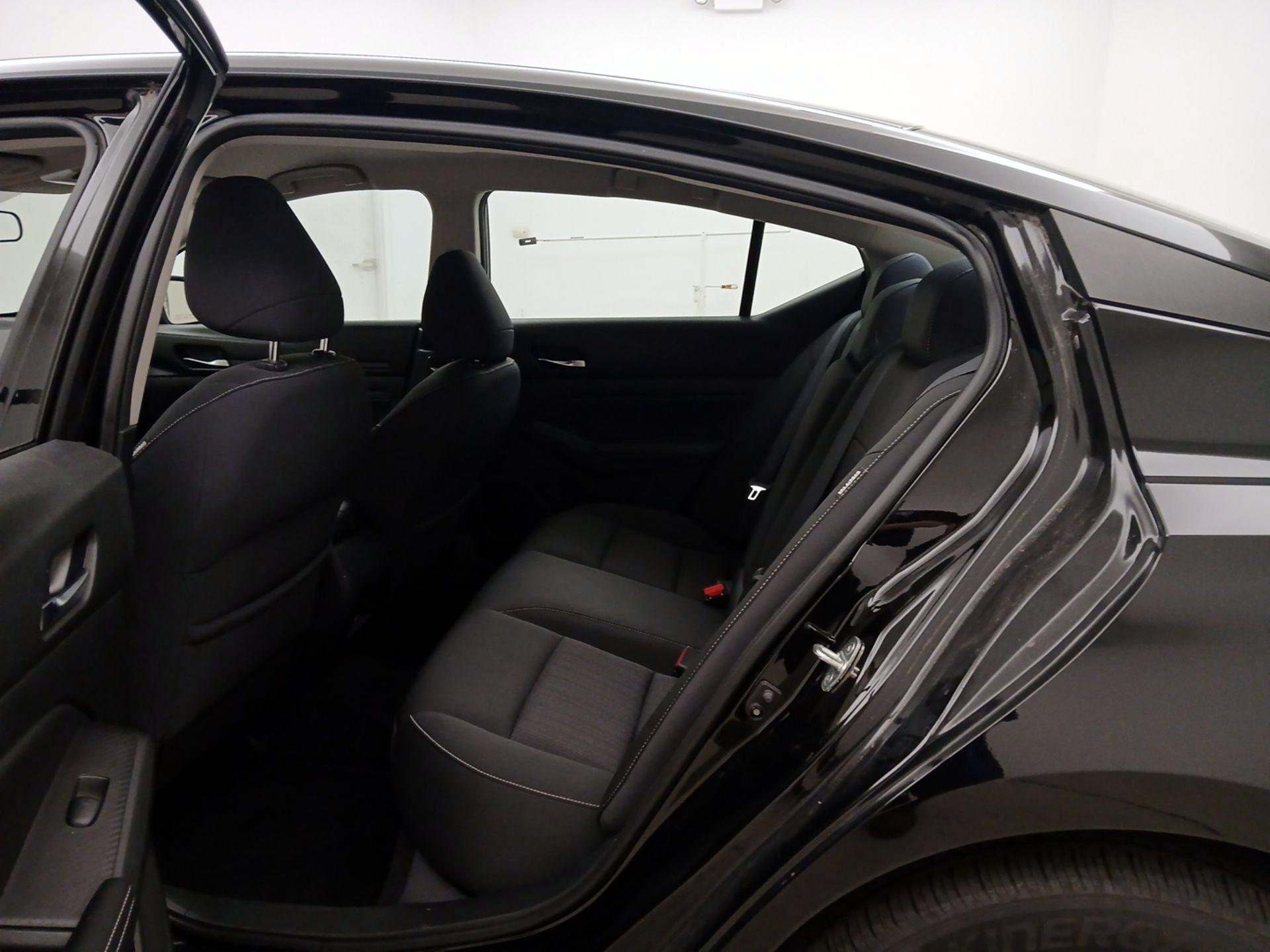 Thumbnail: 2019 Nissan Altima - 19