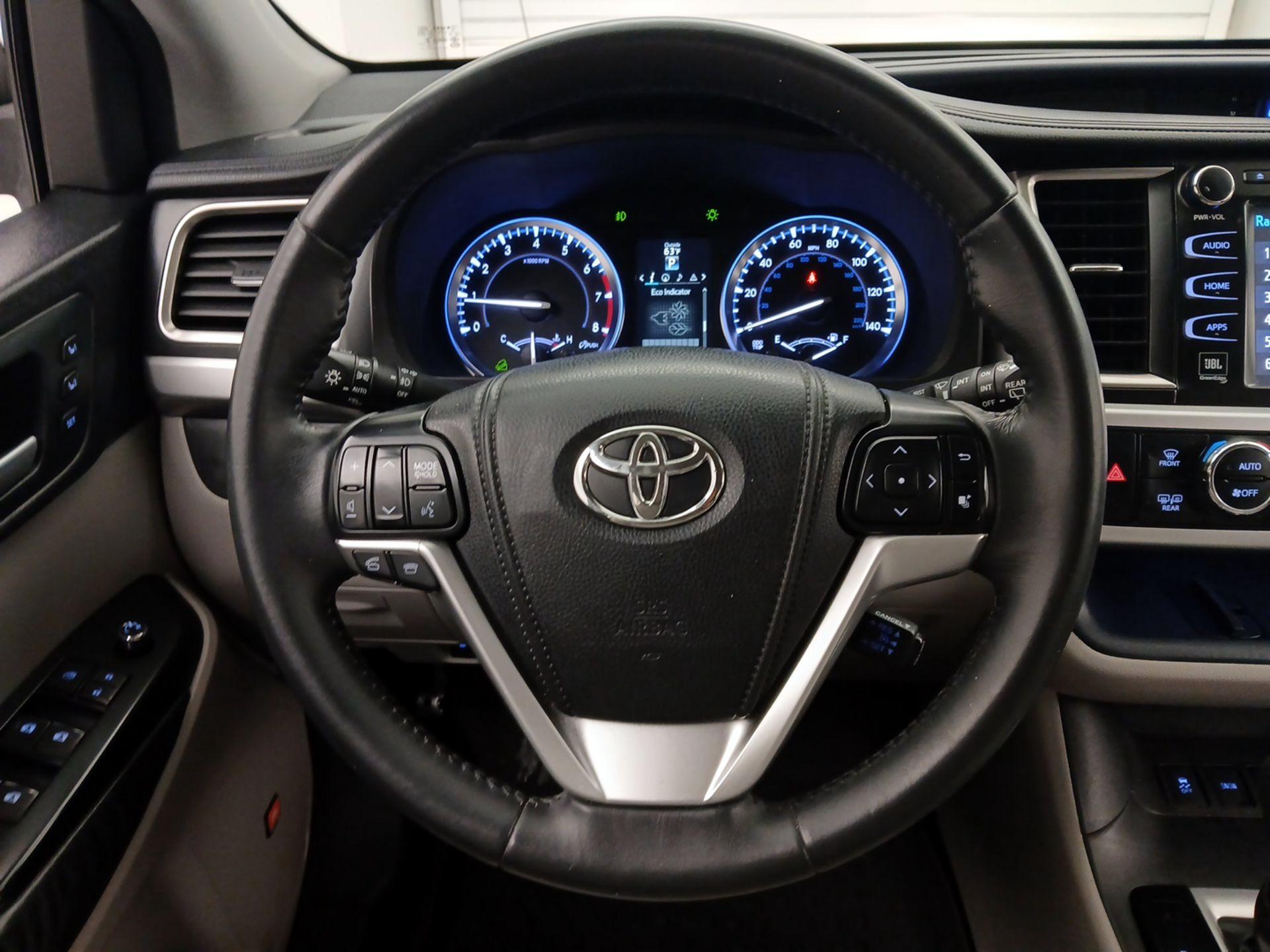 Thumbnail: 2014 Toyota Highlander - 10