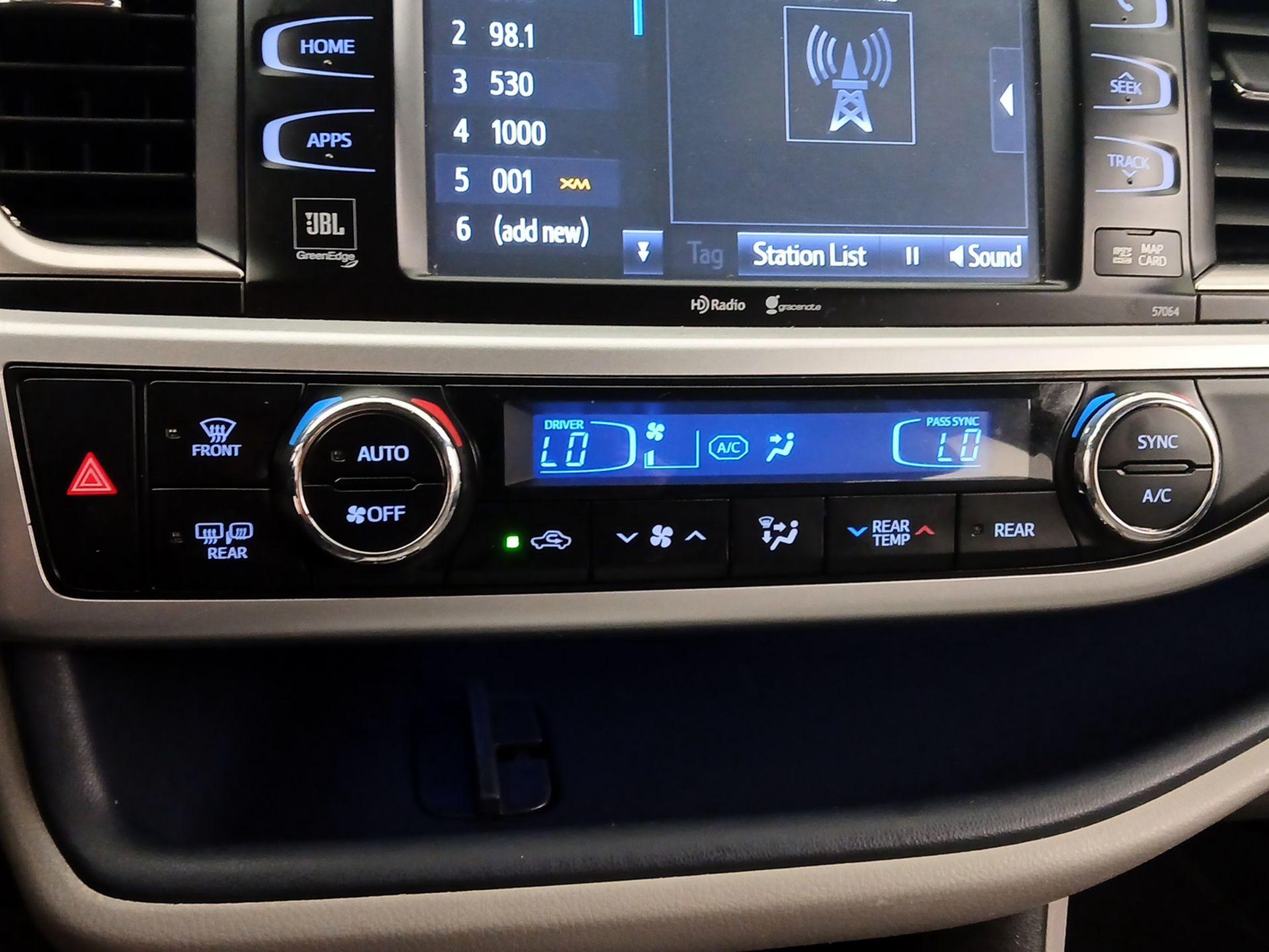 Thumbnail: 2014 Toyota Highlander - 16