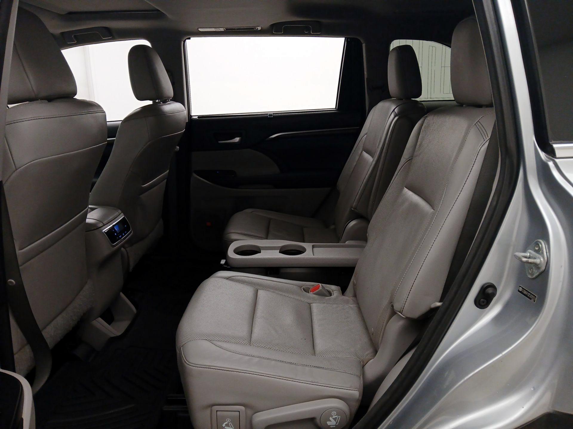 Thumbnail: 2014 Toyota Highlander - 19