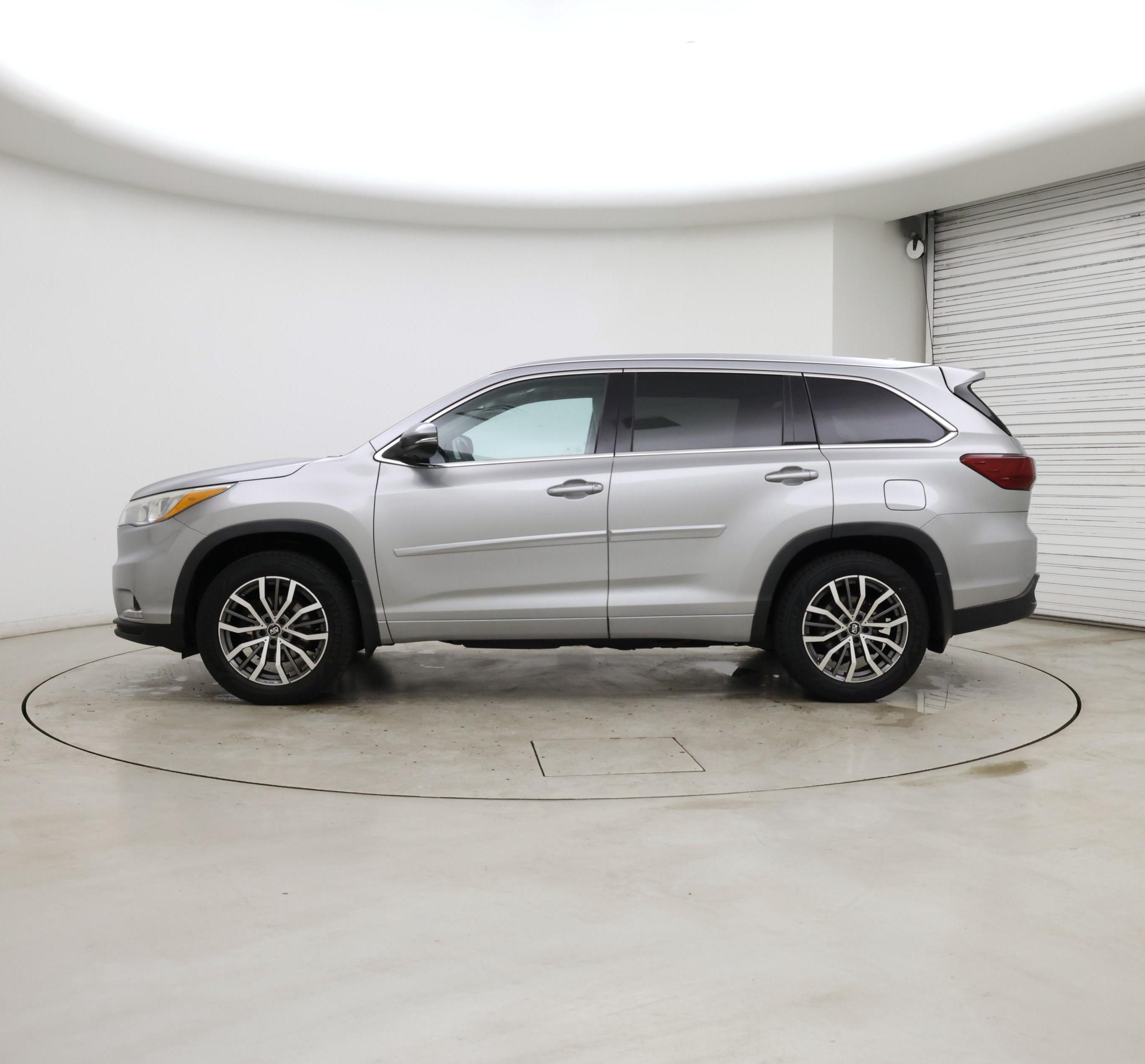 Thumbnail: 2014 Toyota Highlander - 3