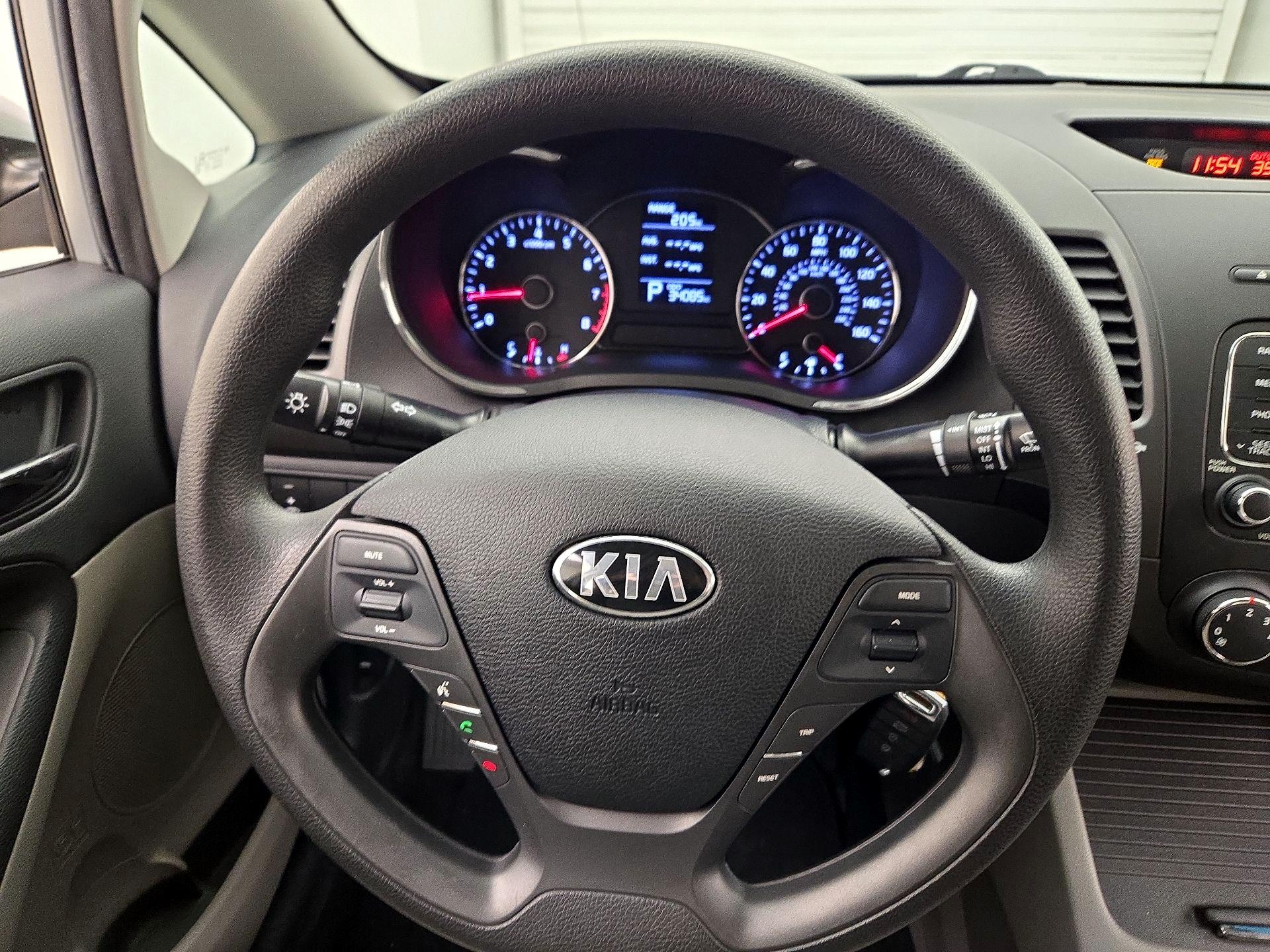 Thumbnail: 2016 Kia Forte - 10