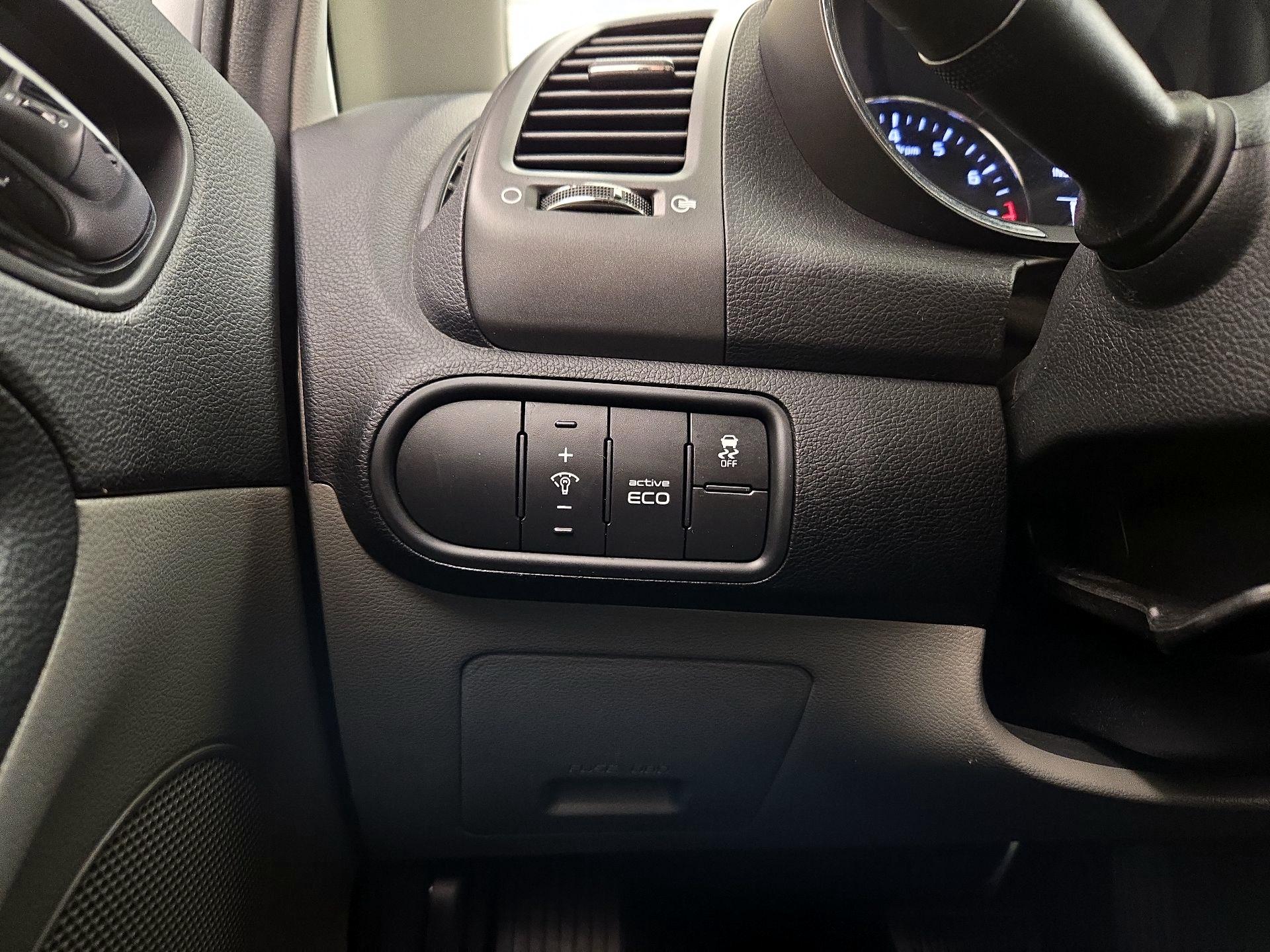 Thumbnail: 2016 Kia Forte - 13