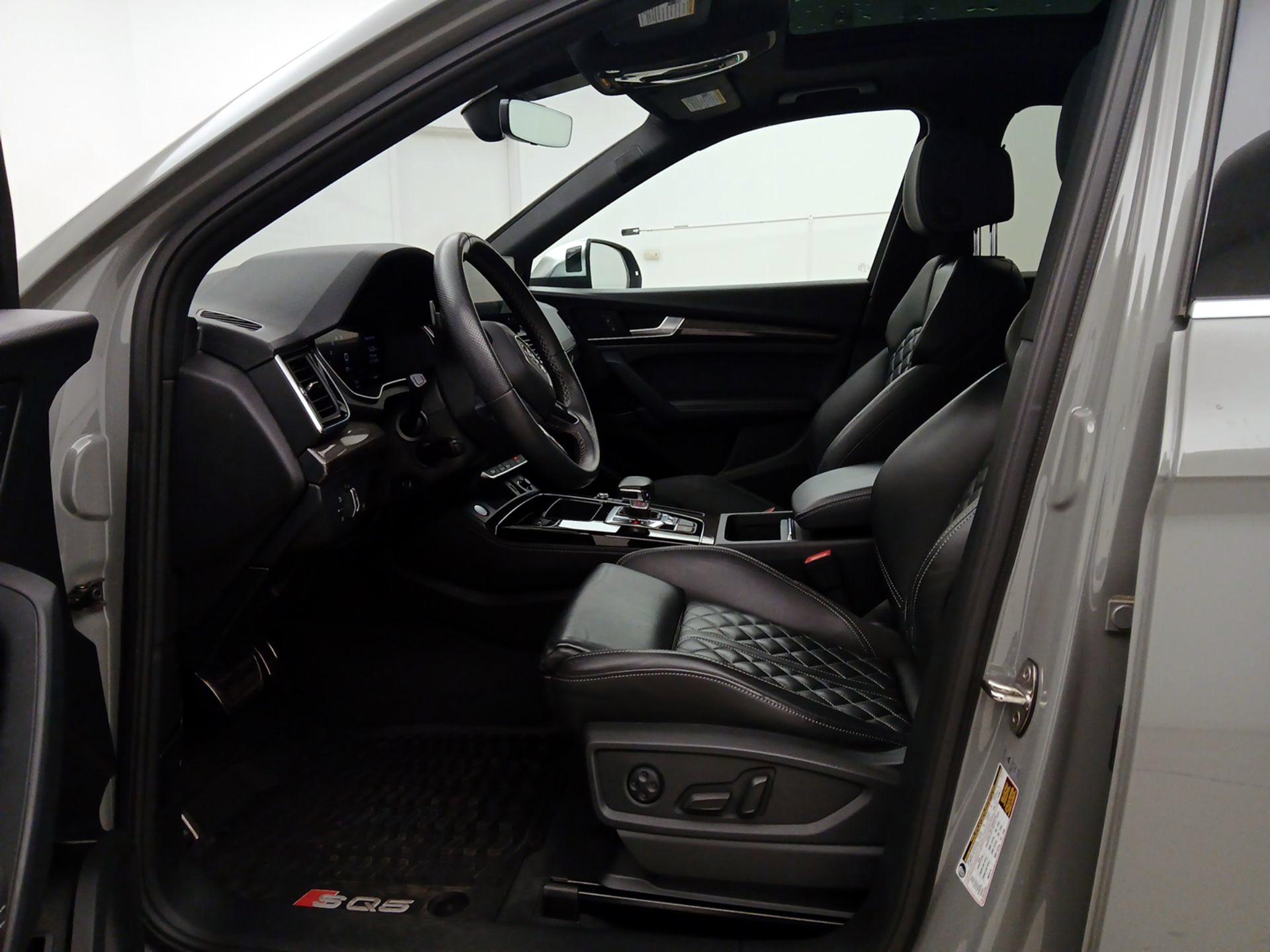 Thumbnail: 2021 Audi SQ5 - 11