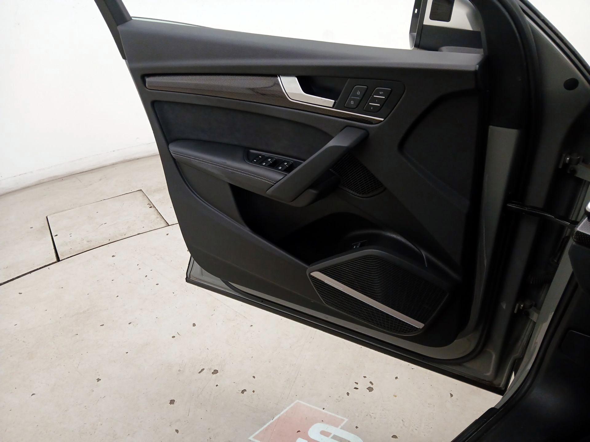 Thumbnail: 2021 Audi SQ5 - 12