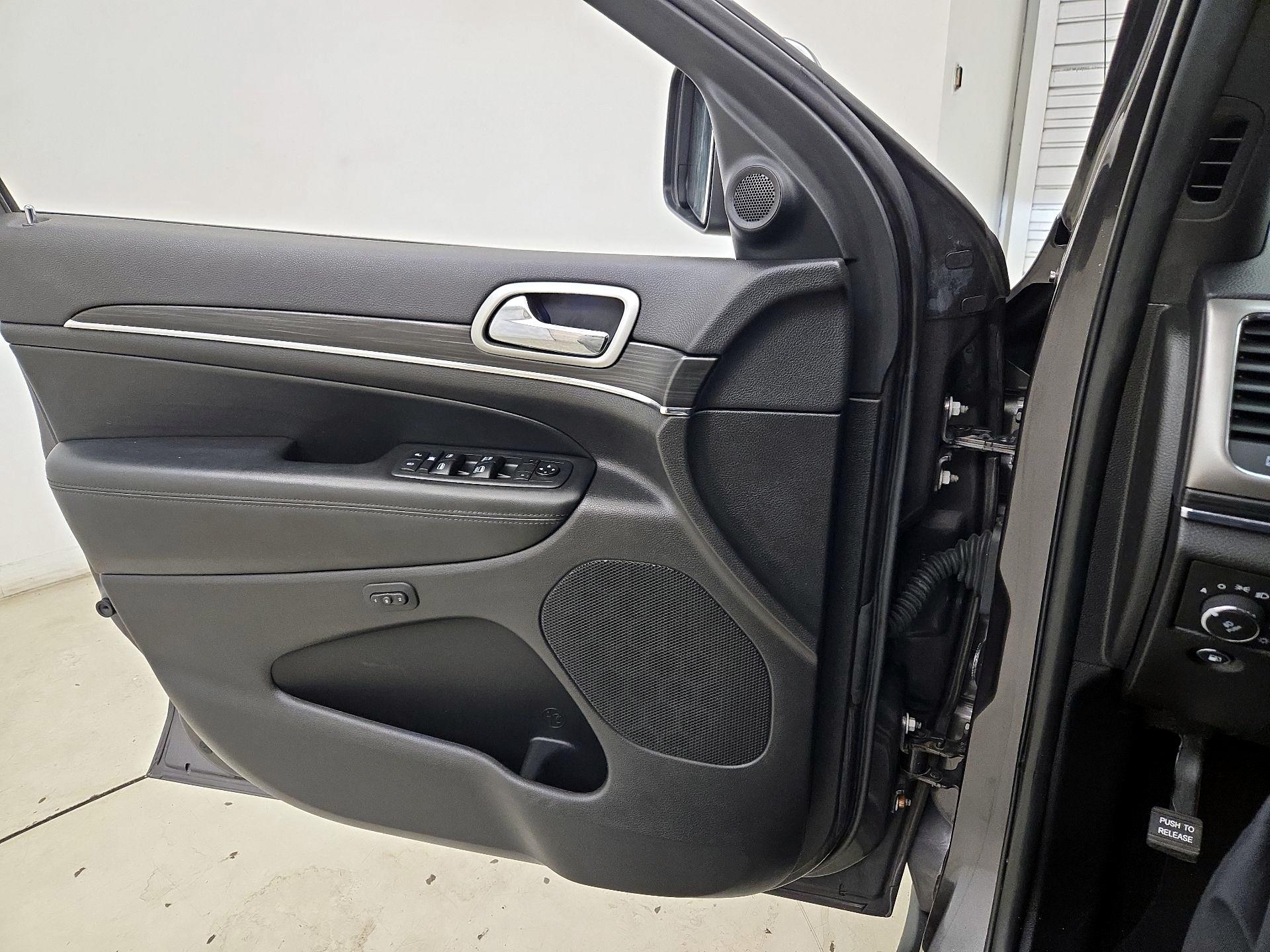 Thumbnail: 2020 Jeep Grand Cherokee - 12