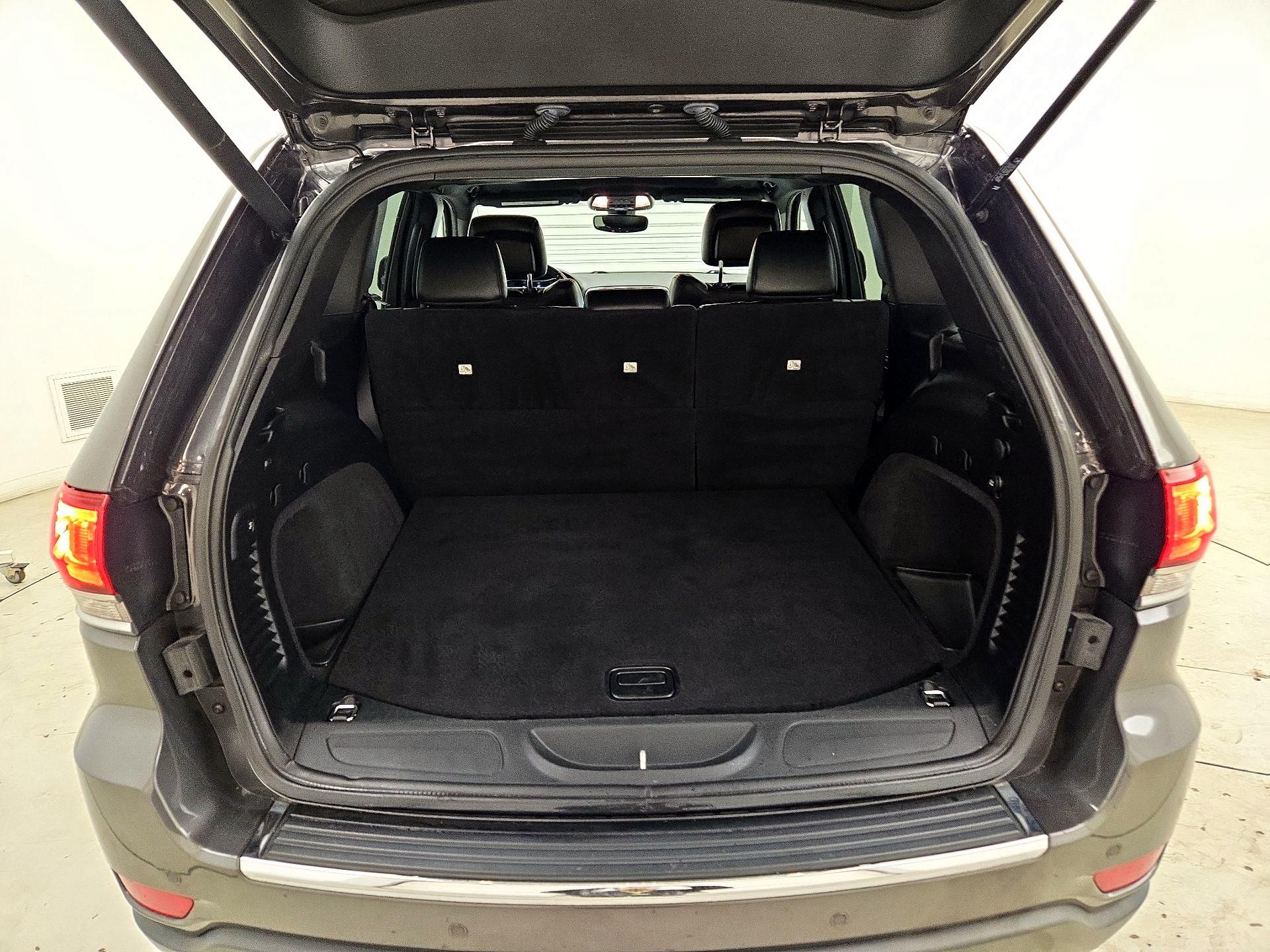 Thumbnail: 2020 Jeep Grand Cherokee - 20