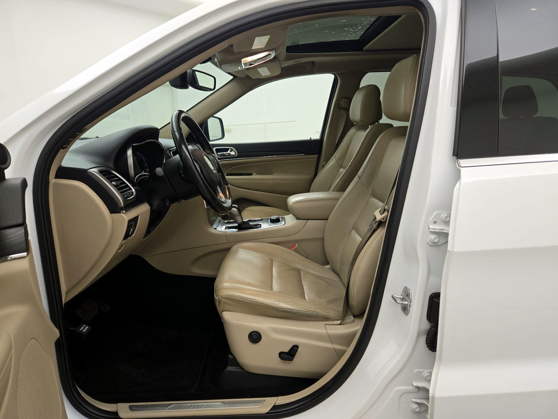 Thumbnail: 2020 Jeep Grand Cherokee - 11