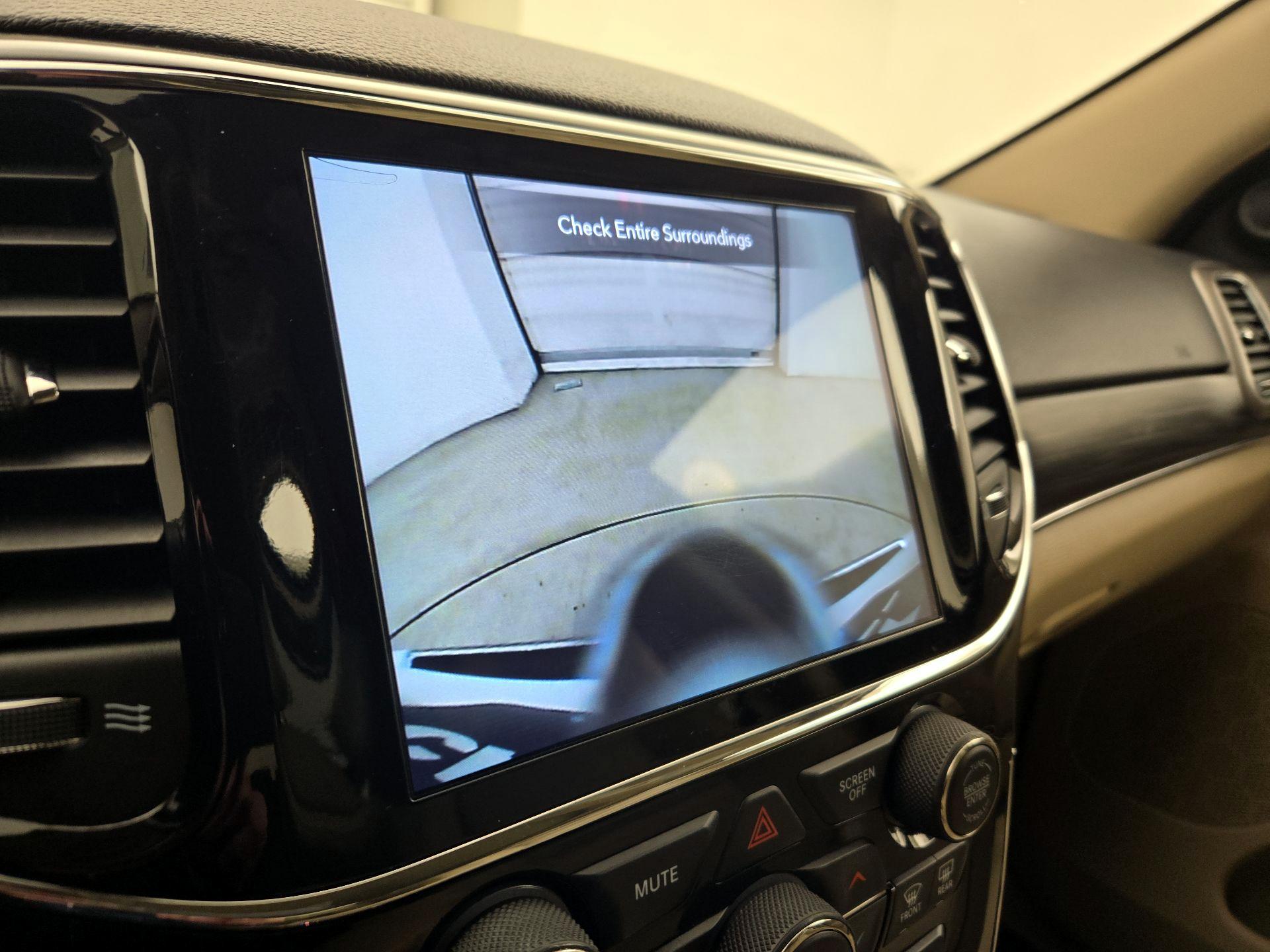 Thumbnail: 2020 Jeep Grand Cherokee - 15