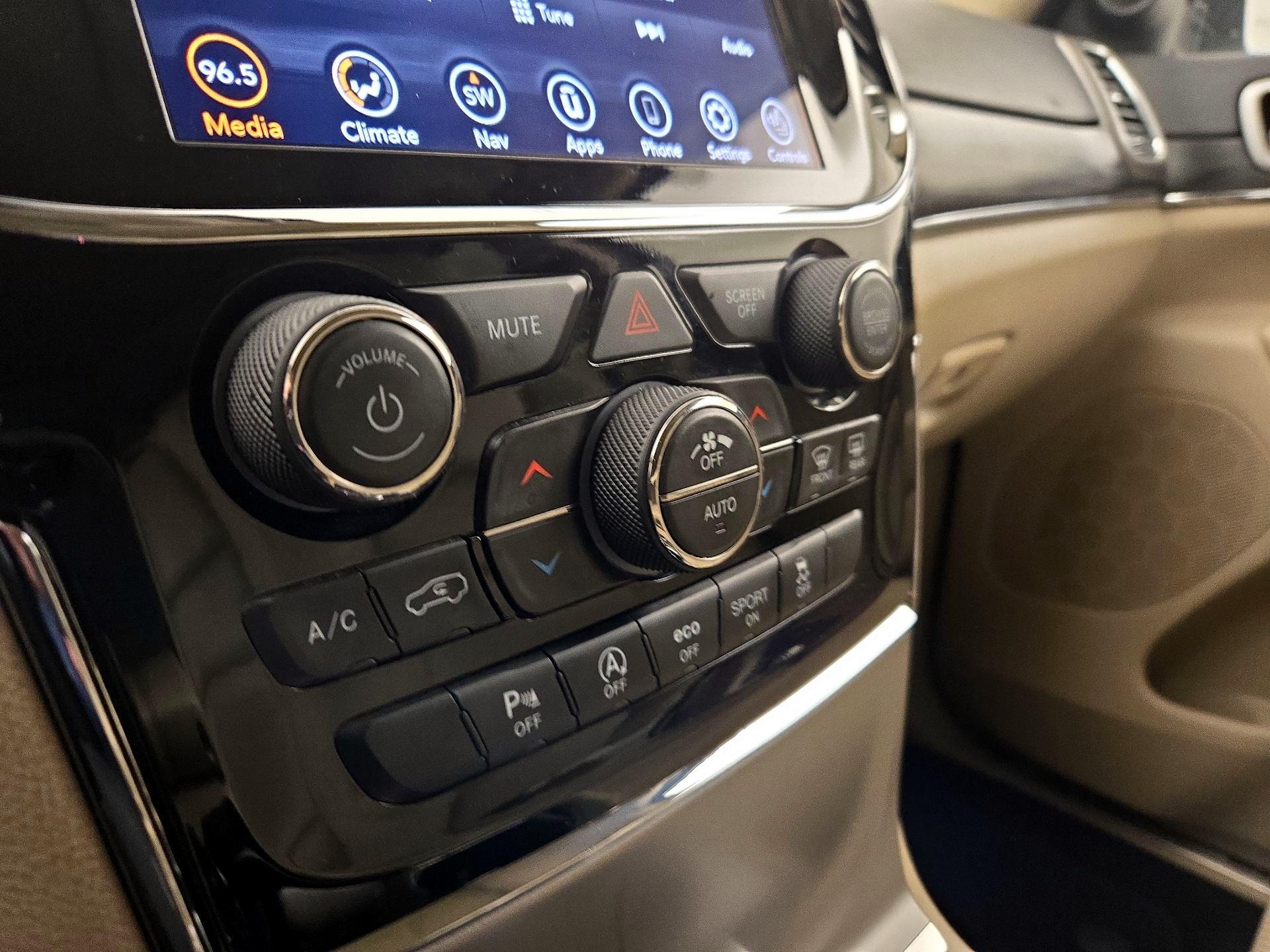 Thumbnail: 2020 Jeep Grand Cherokee - 17