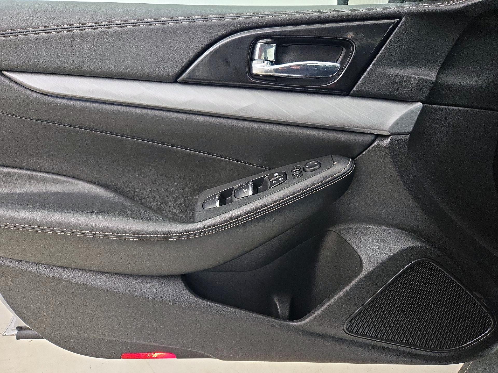 Thumbnail: 2017 Nissan Maxima - 12