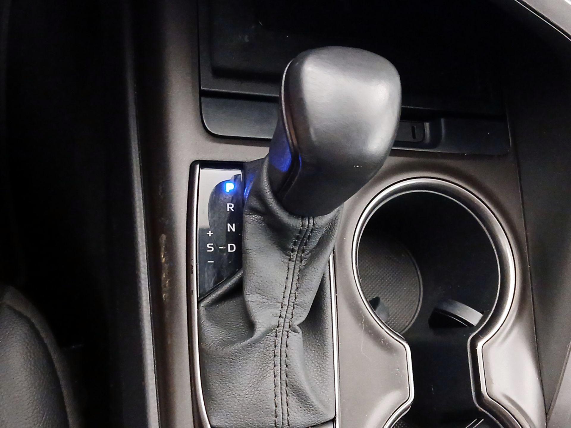 Thumbnail: 2021 Toyota Camry - 16