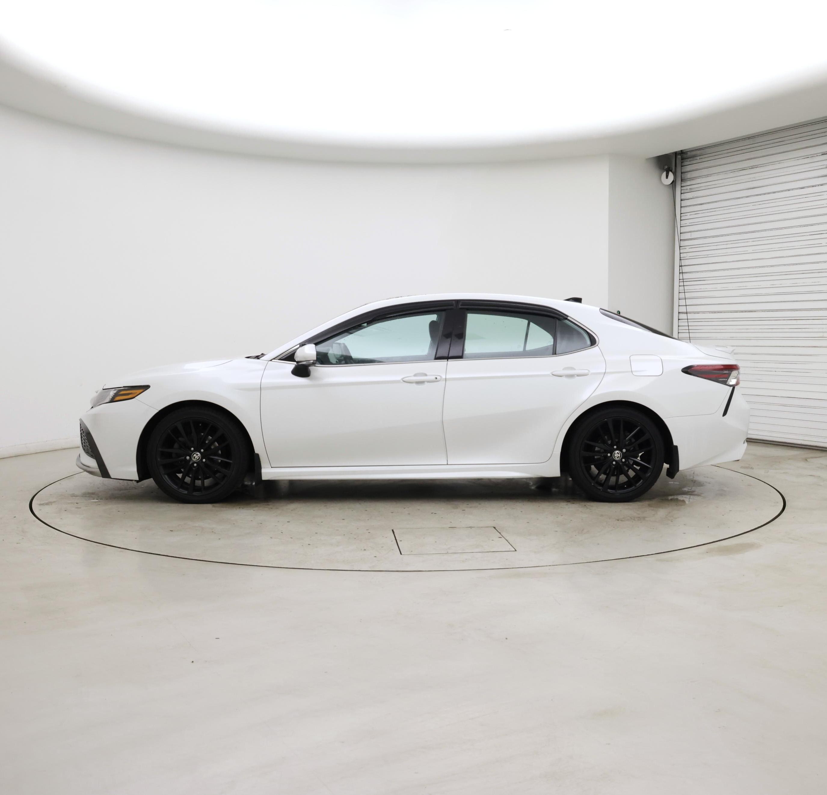 Thumbnail: 2021 Toyota Camry - 3