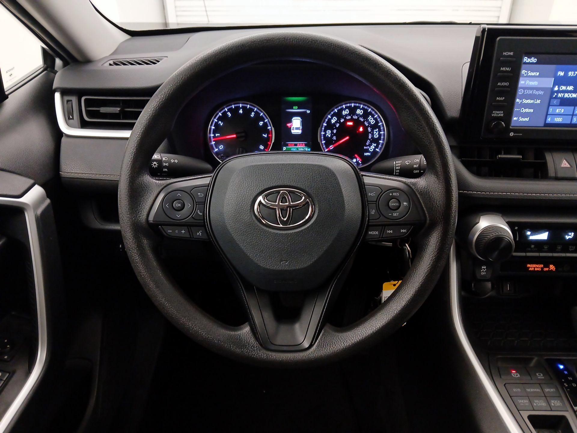 Thumbnail: 2021 Toyota RAV4 - 10