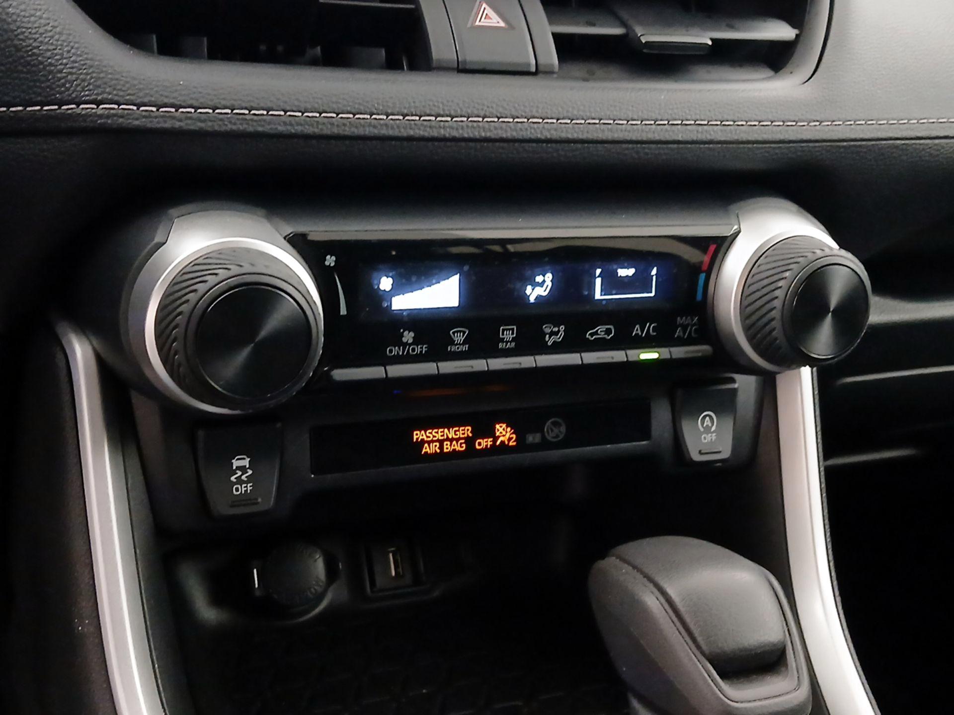 Thumbnail: 2021 Toyota RAV4 - 16