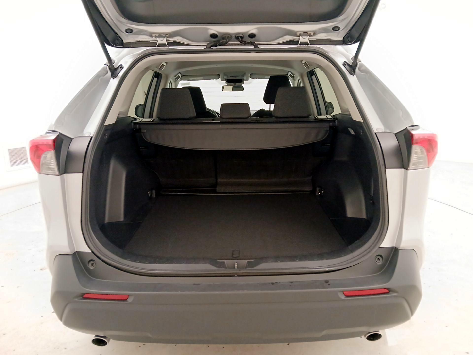 Thumbnail: 2021 Toyota RAV4 - 20