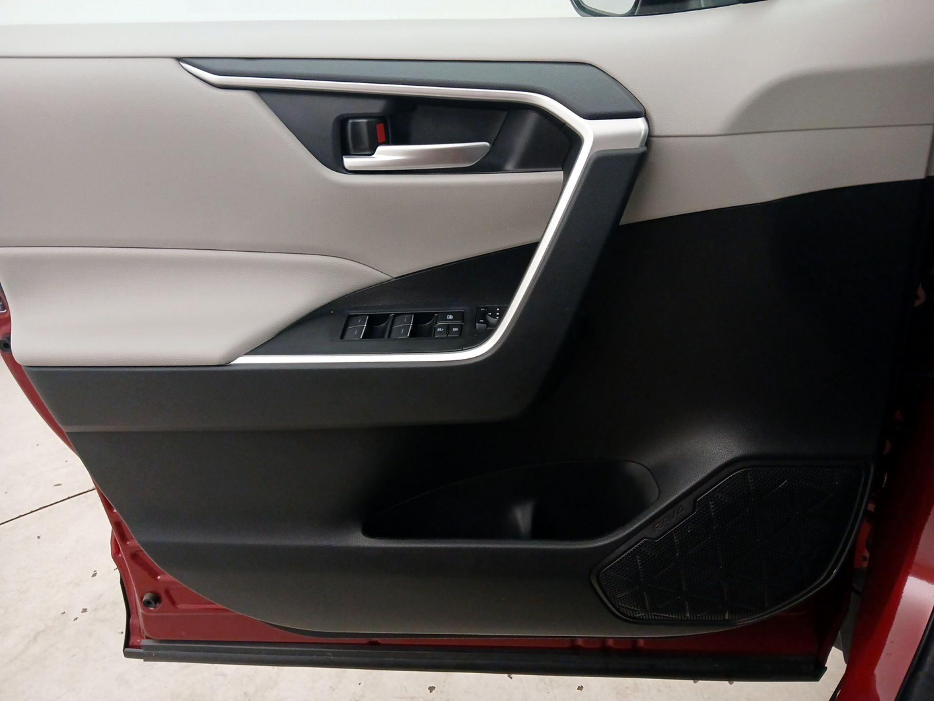 Thumbnail: 2025 Toyota RAV4 - 12