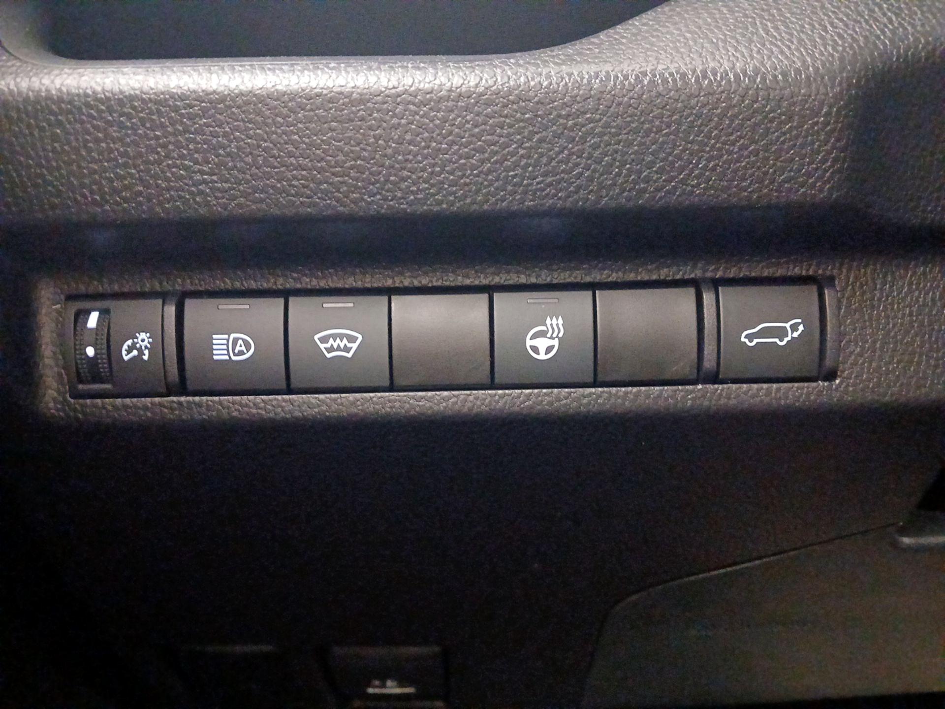 Thumbnail: 2025 Toyota RAV4 - 13