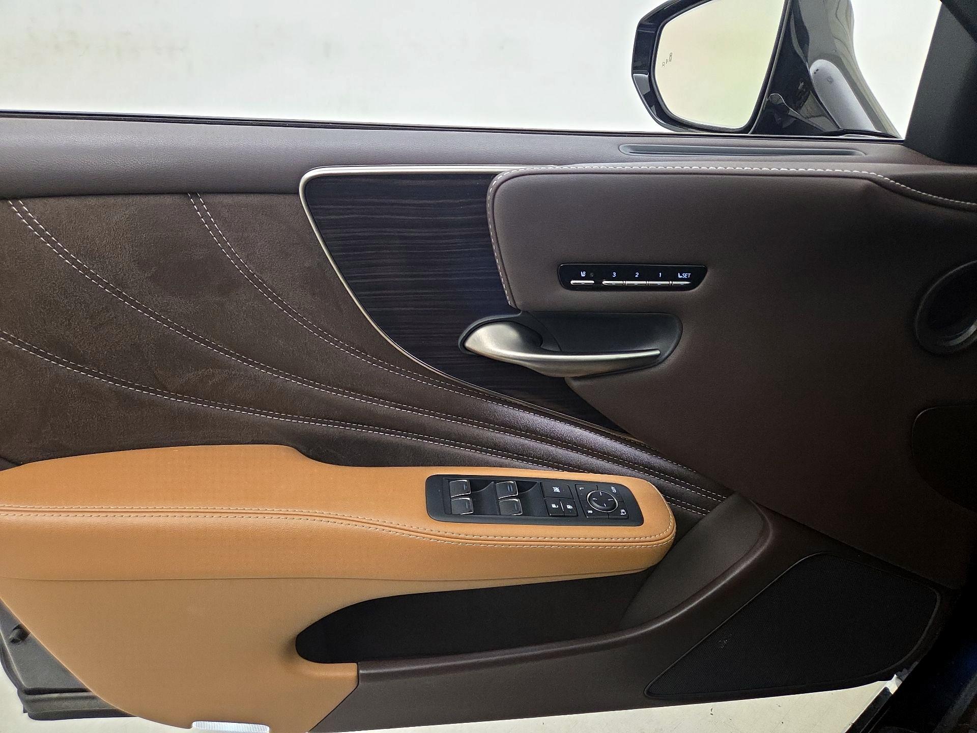 Thumbnail: 2019 Lexus LS - 12