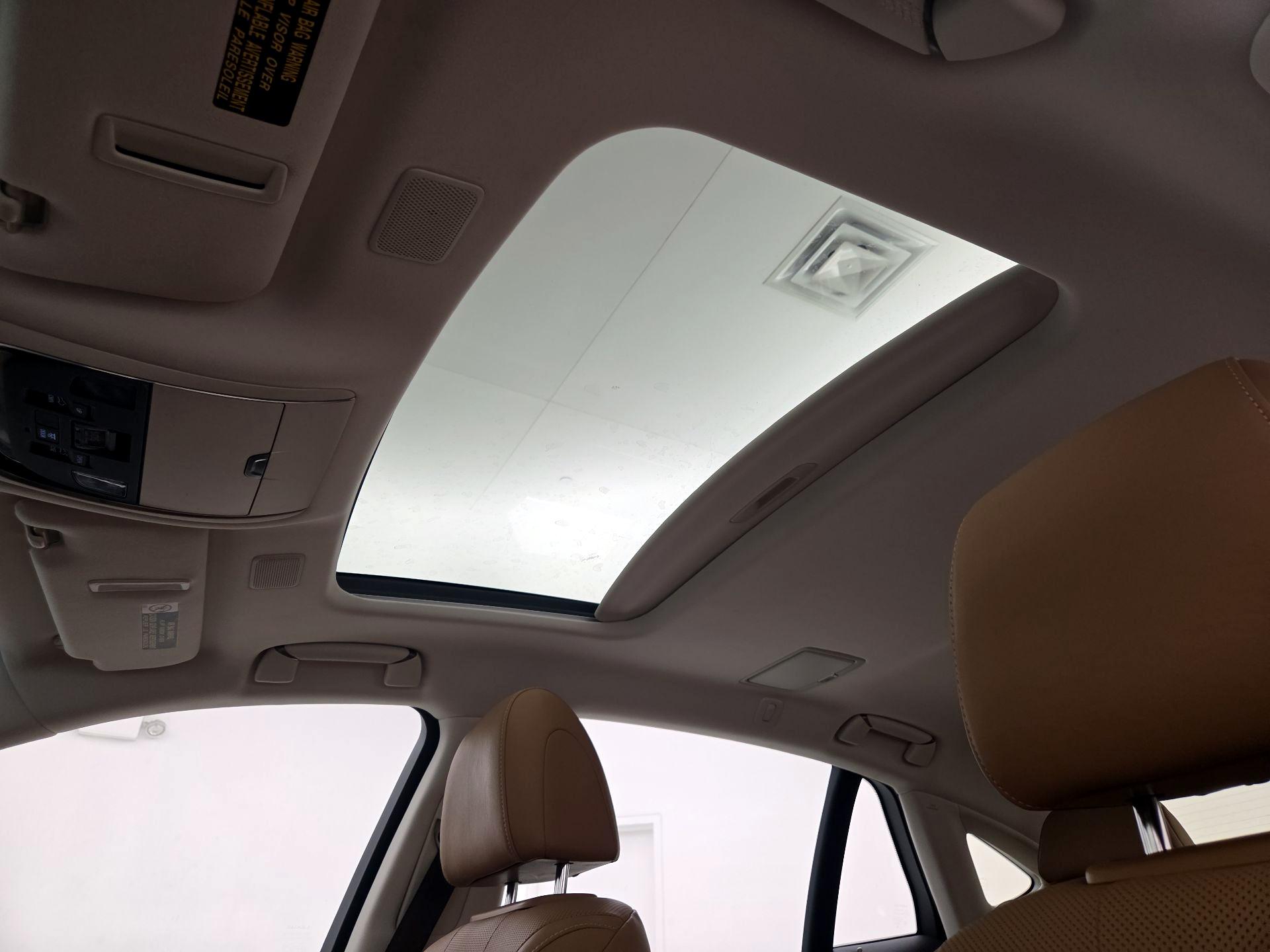 Thumbnail: 2019 Lexus LS - 19