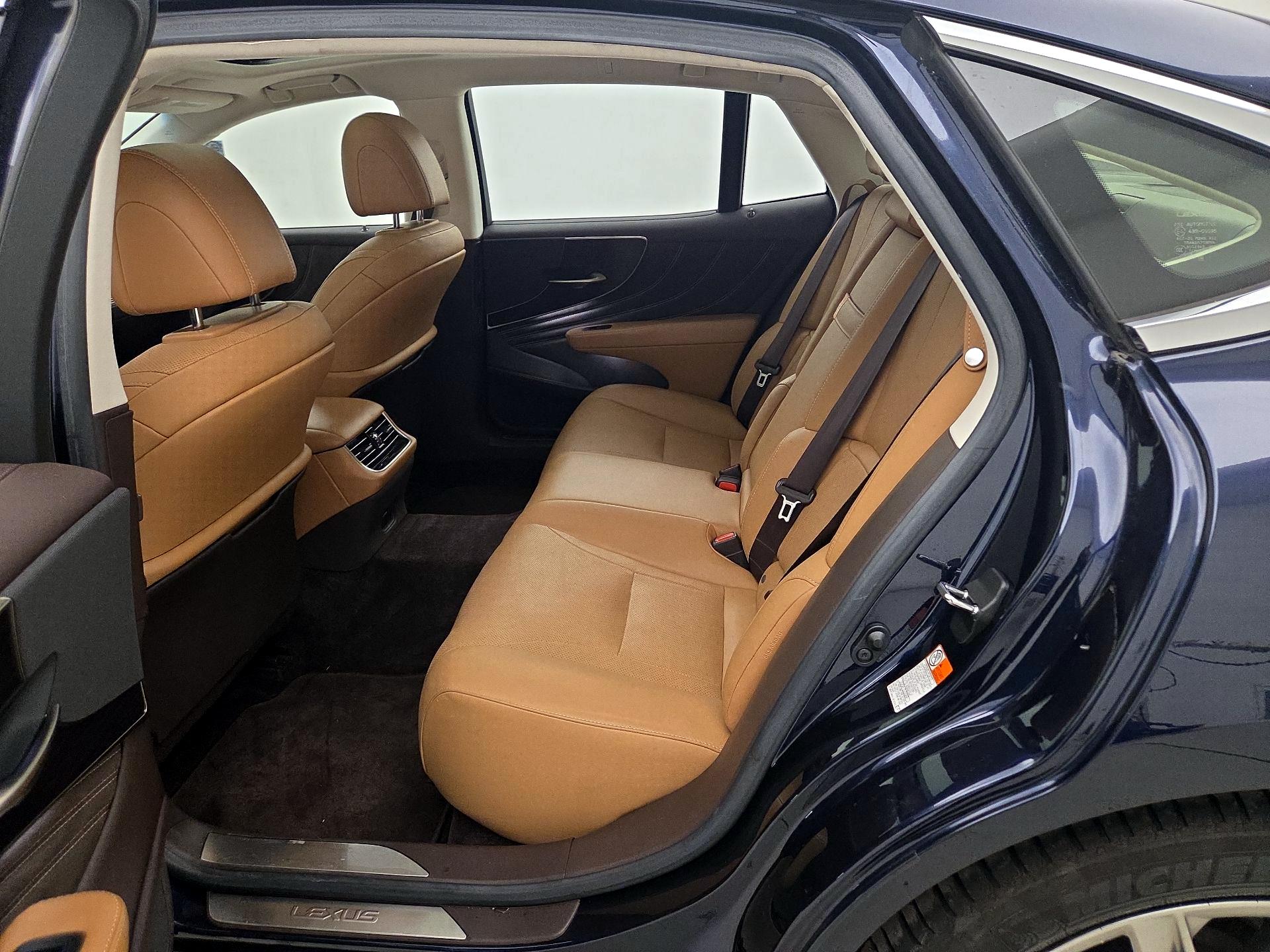 Thumbnail: 2019 Lexus LS - 20